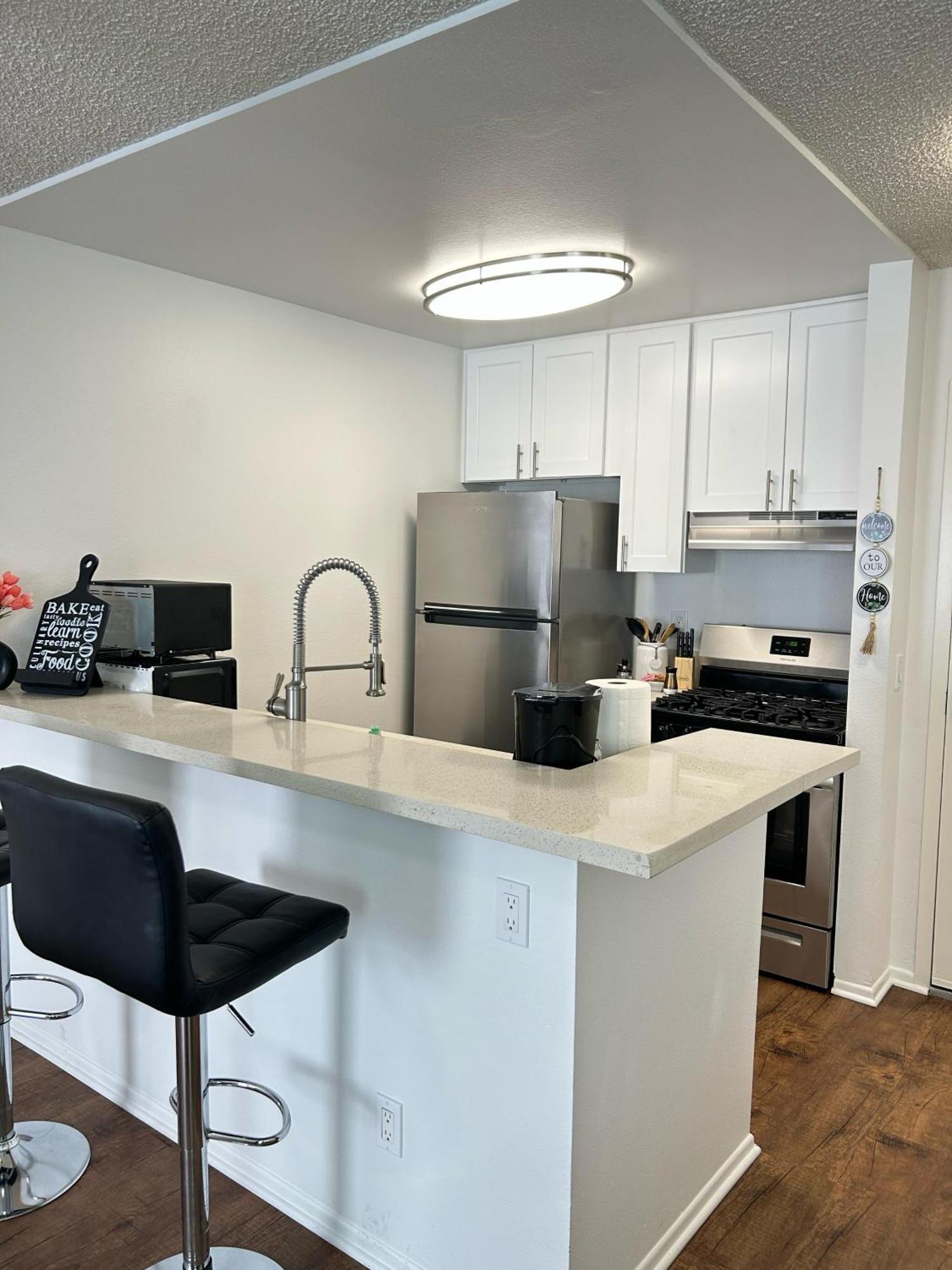 Hollywood Blvd Apartment