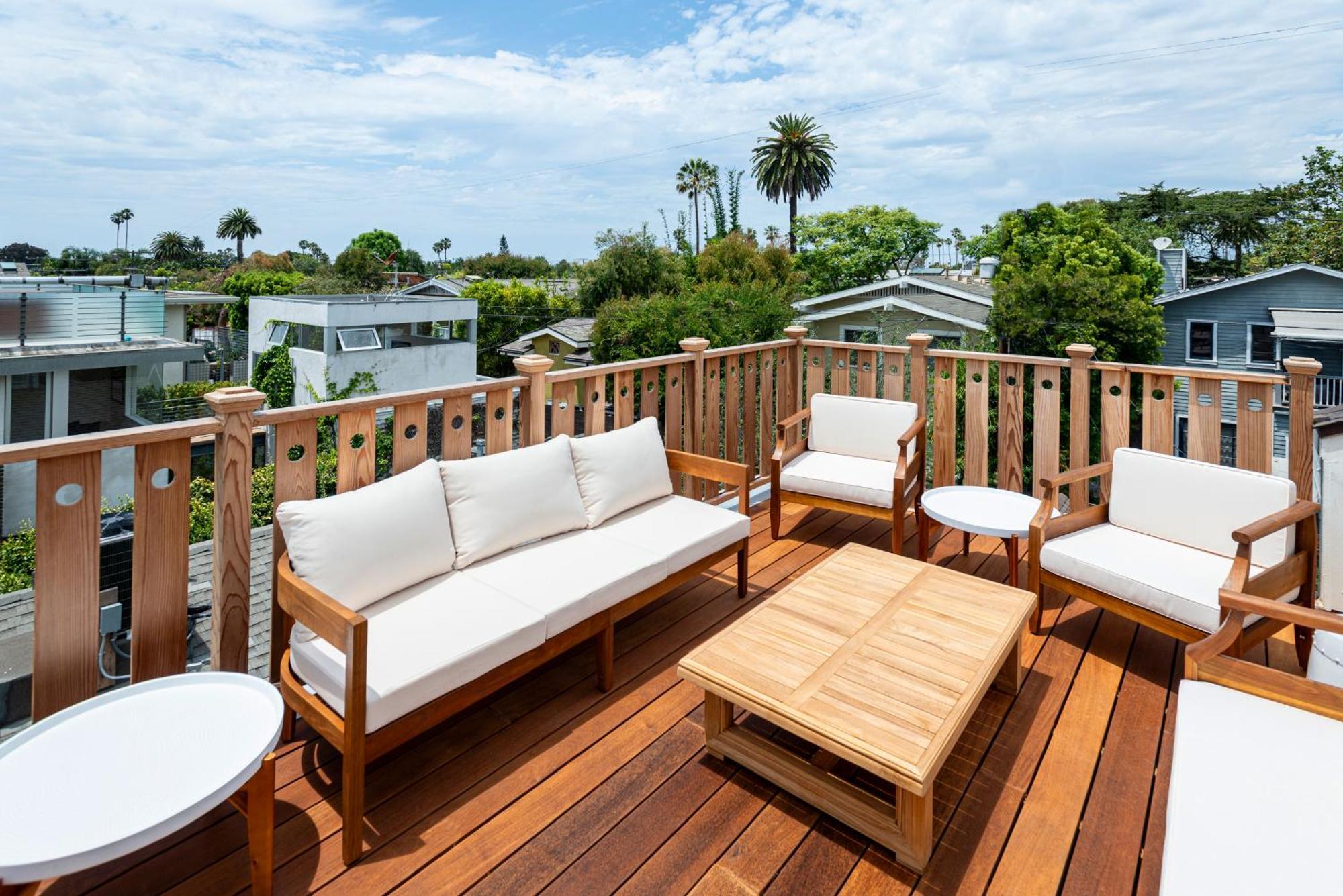Walk To Venice From Luxury Holiday home Los Angeles