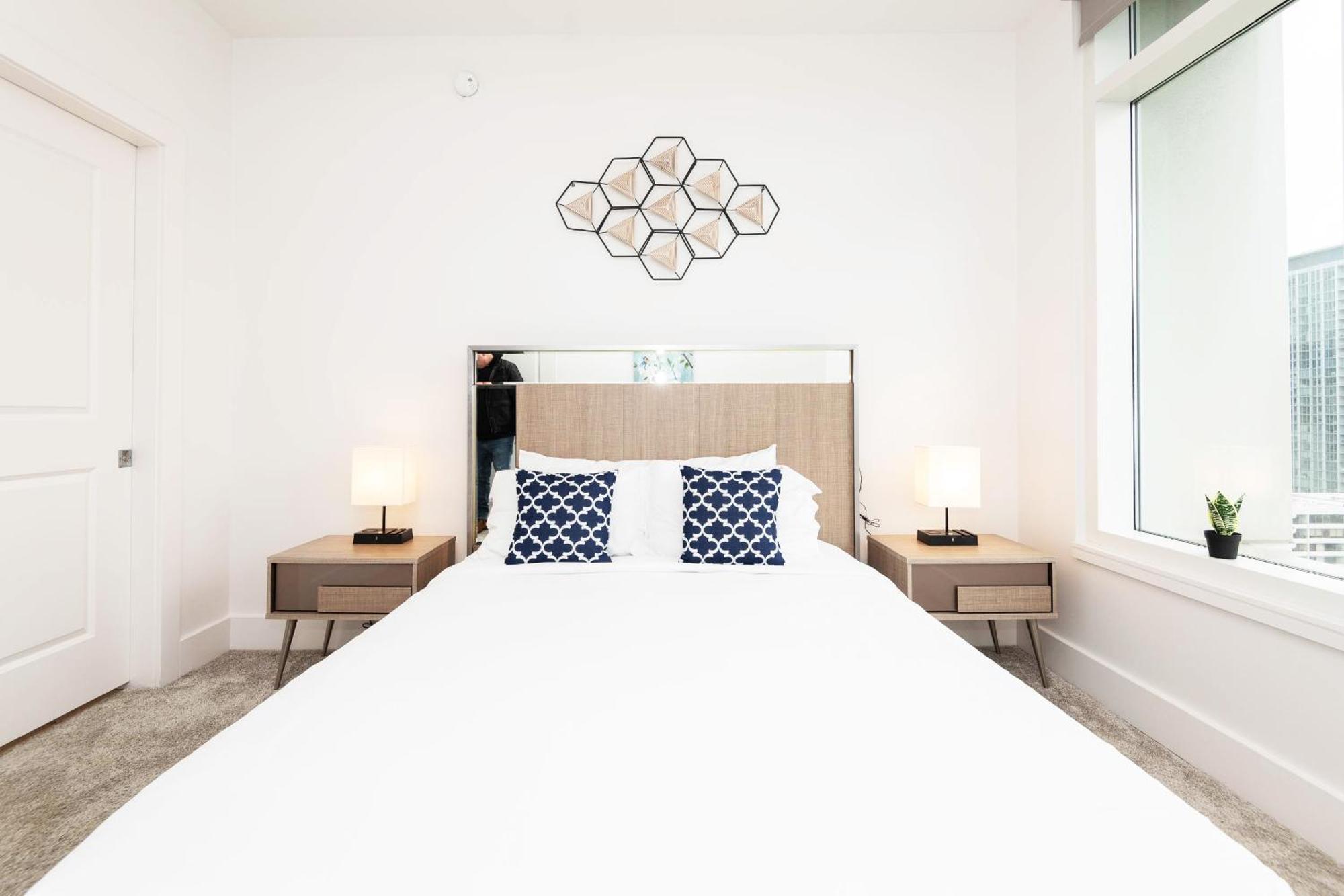 Sky-rise Apartment *
