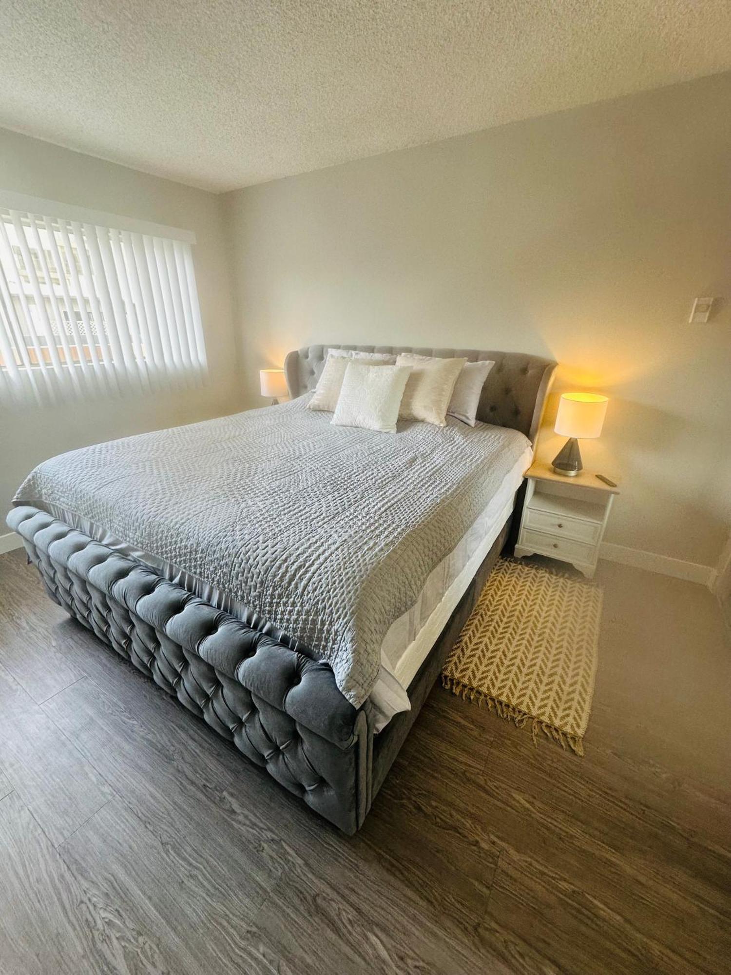 Prime I Free Parking Apartment