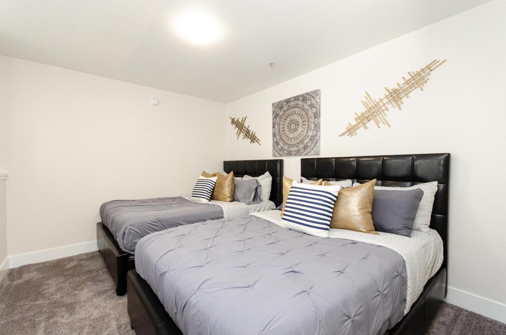 Luxury Penthouse In Prime Hollywood Location *