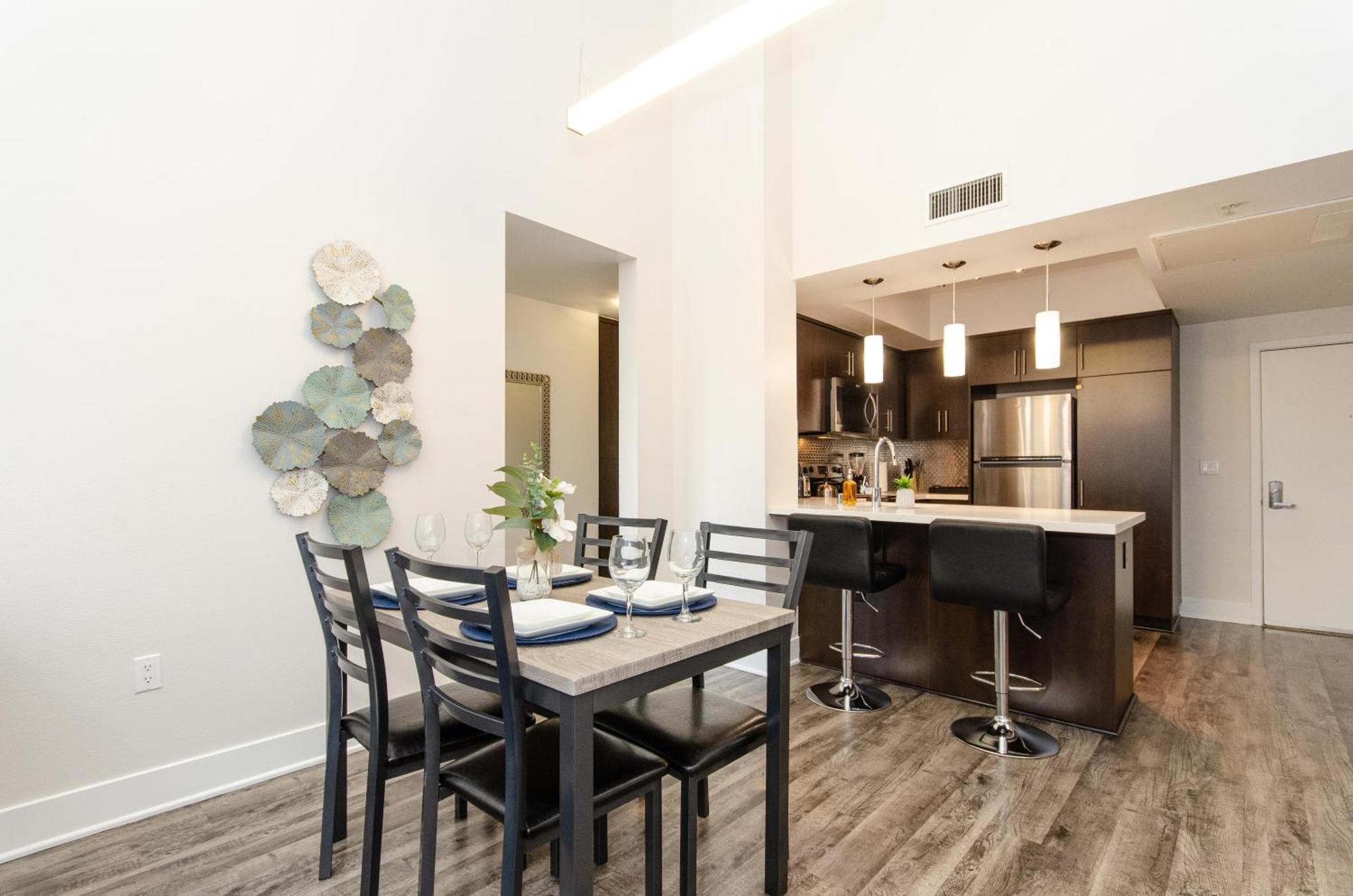 Apartment Luxury Penthouse In Prime Hollywood Location *