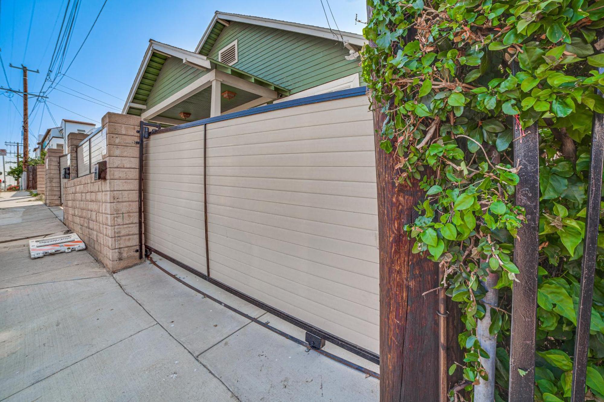 Convenient Angeles Retreat About 1 Mi To Downtown! *