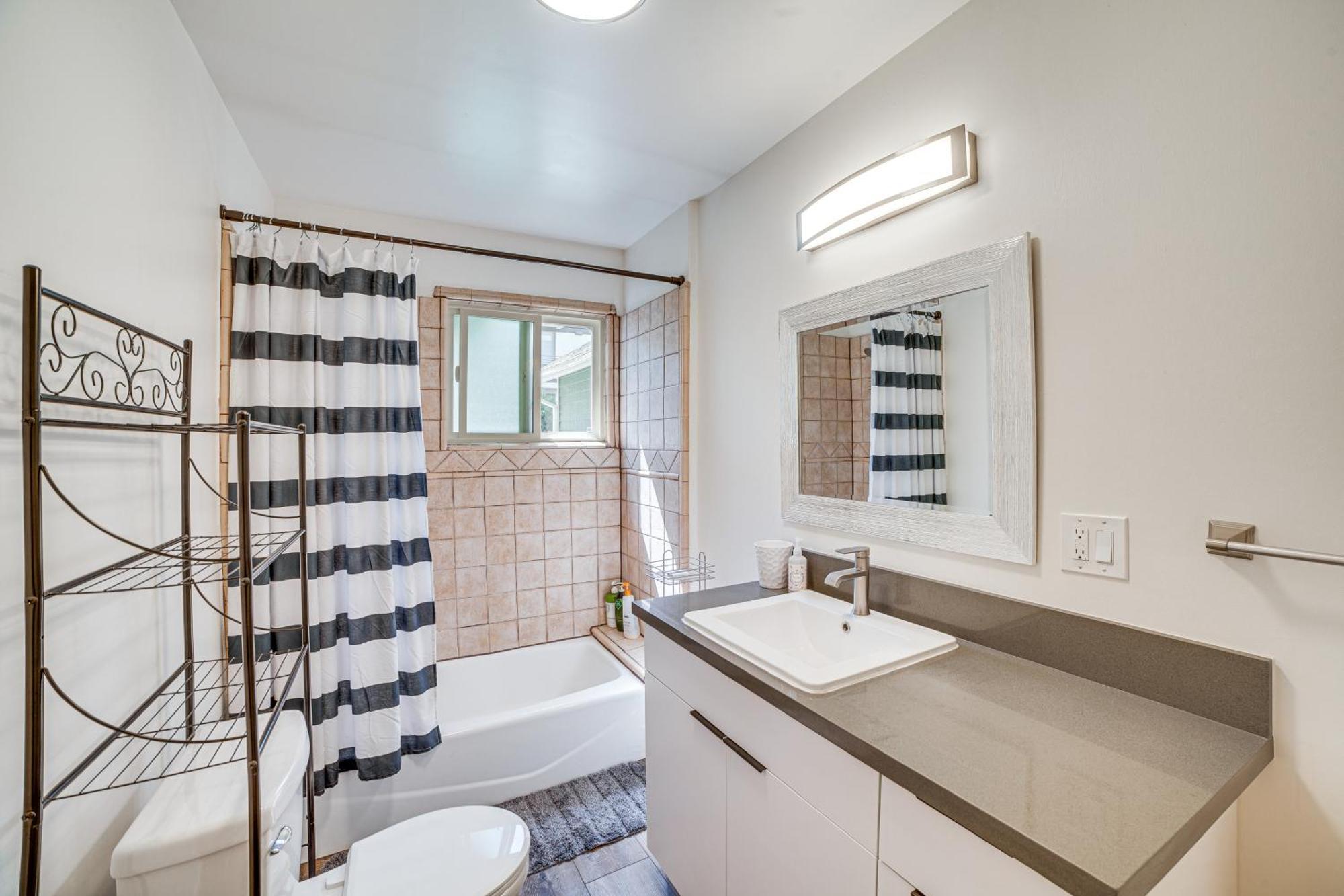 Convenient Angeles Retreat About 1 Mi To Downtown! *