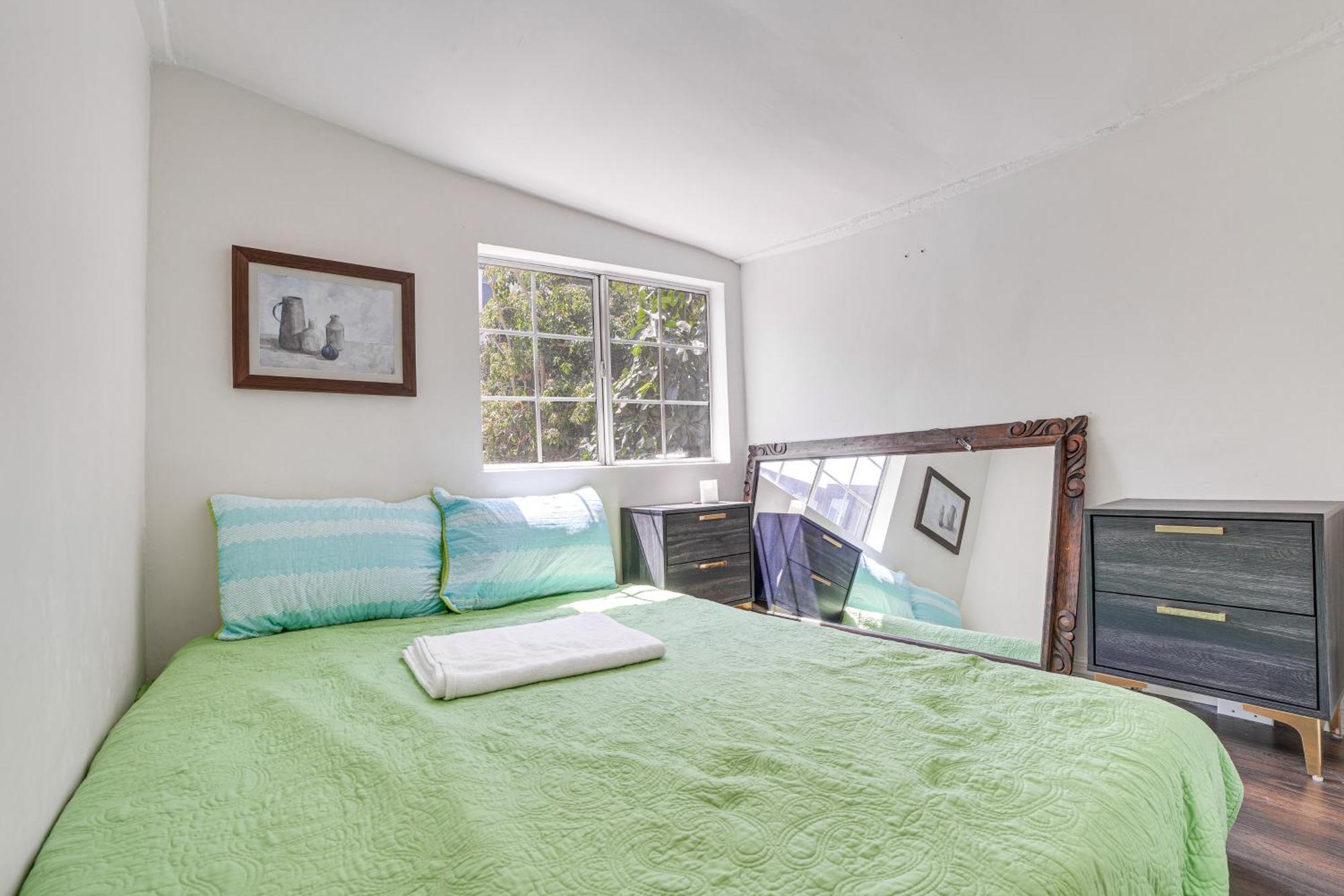 Convenient Angeles Retreat About 1 Mi To Downtown! *