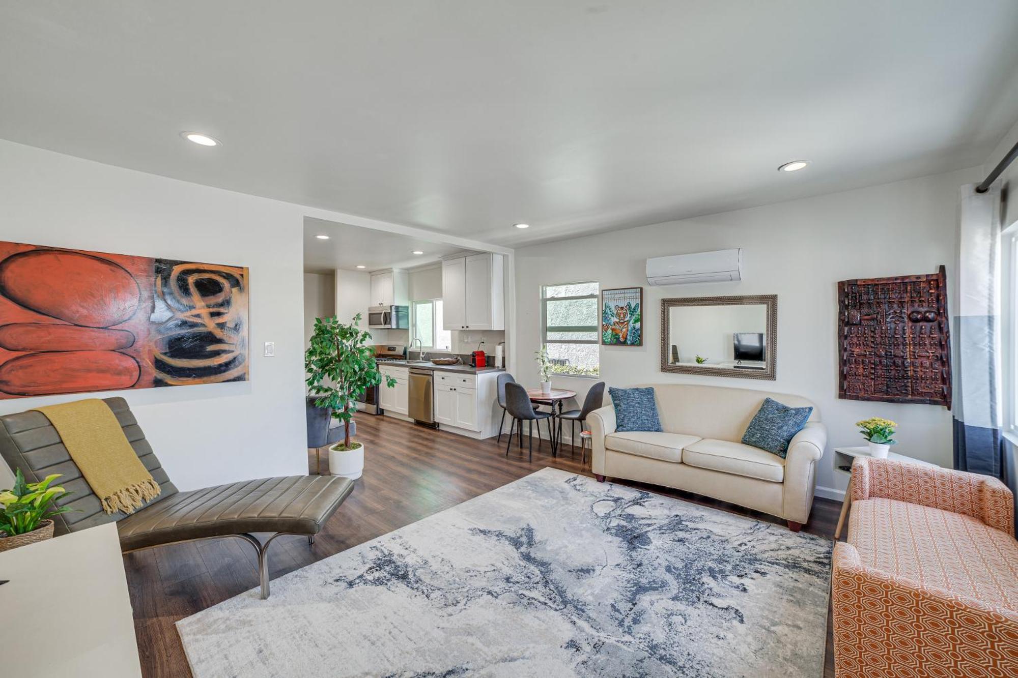 Convenient Angeles Retreat About 1 Mi To Downtown!