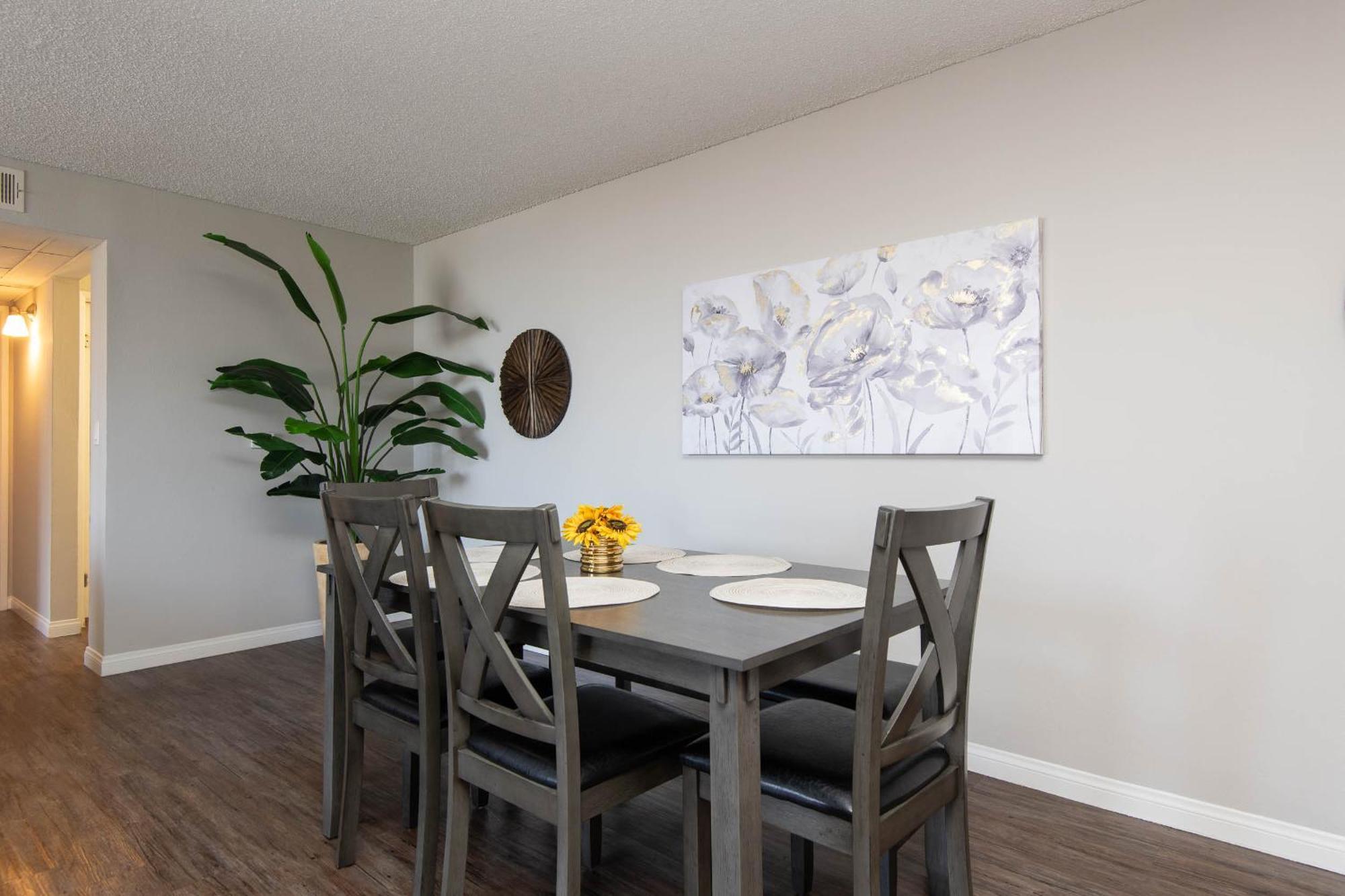 Hollywood Hideaway Homes Apartment