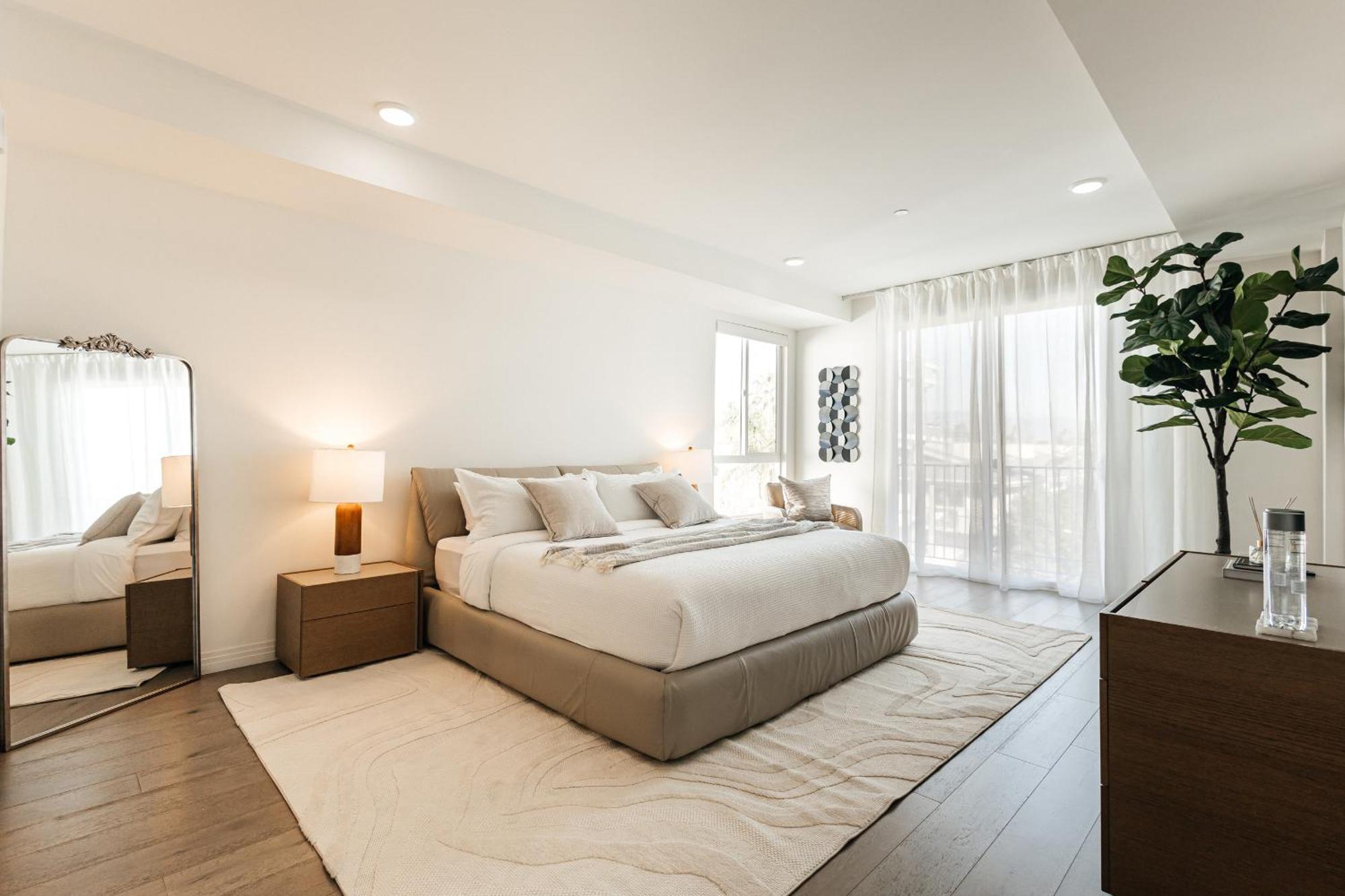 3bd 2ba Vest Village Apartment Los Angeles
