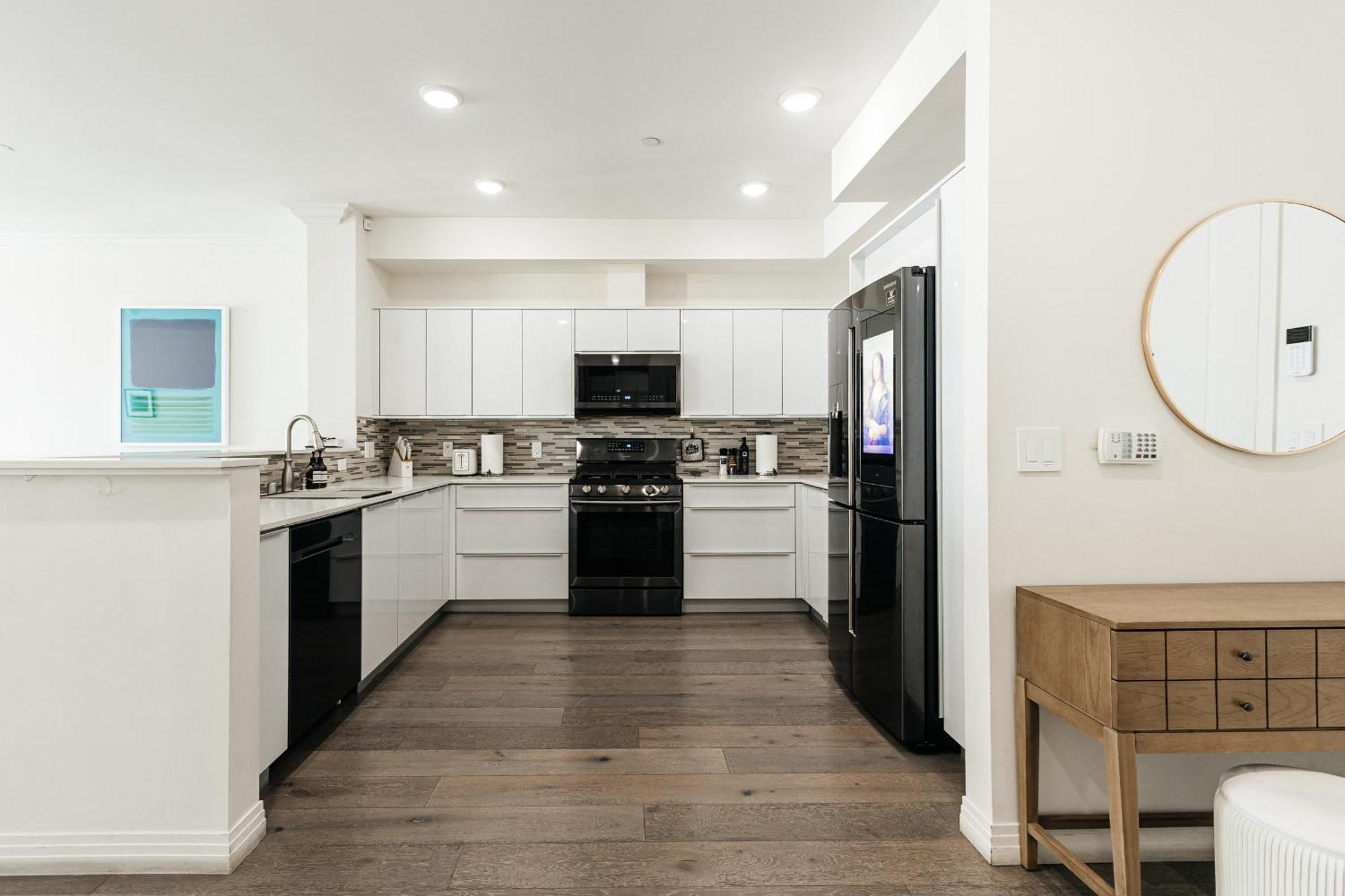 Apartment 3bd 2ba Vest Village Los Angeles
