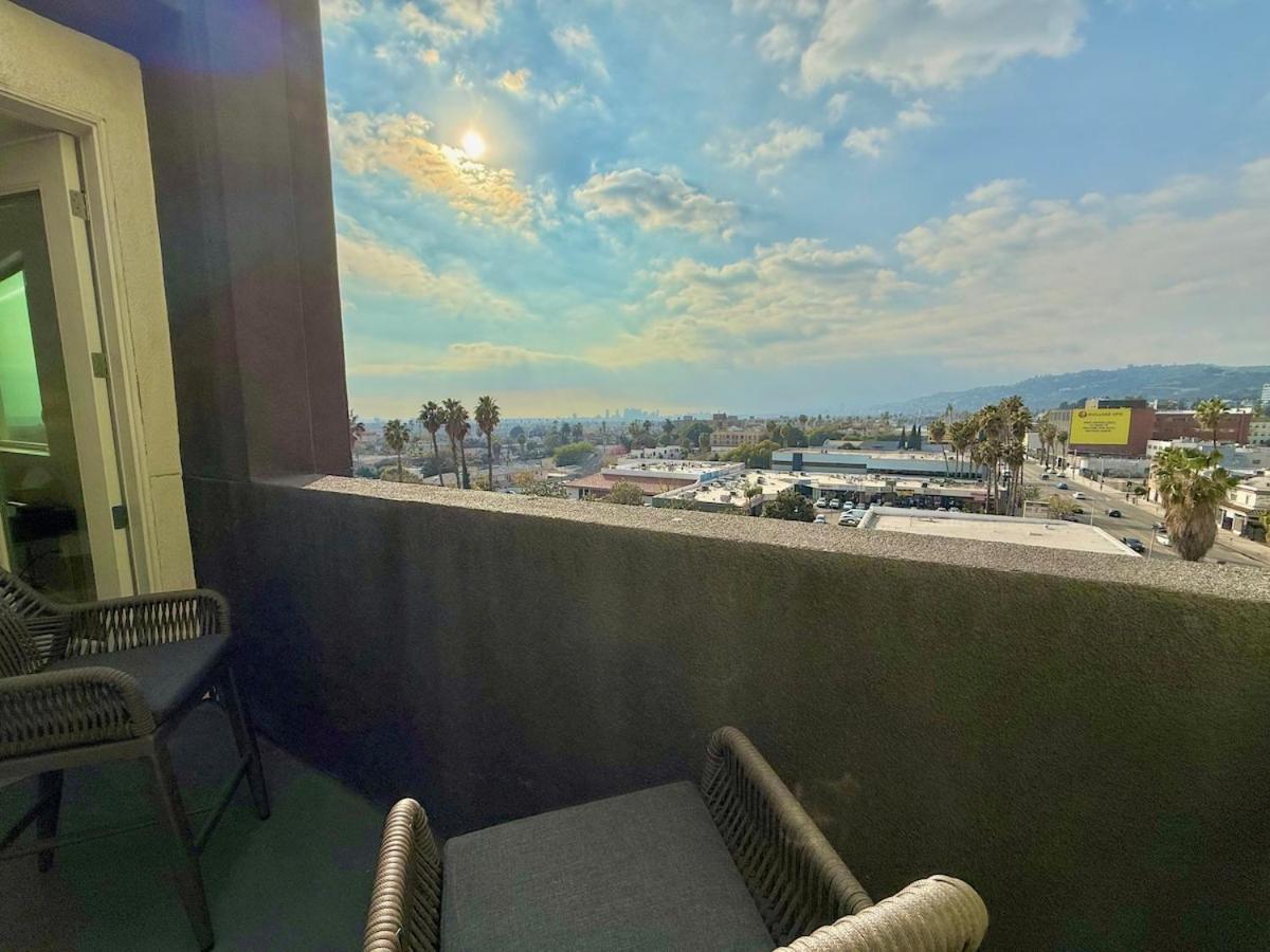 Floor Hollywood 1br With Views