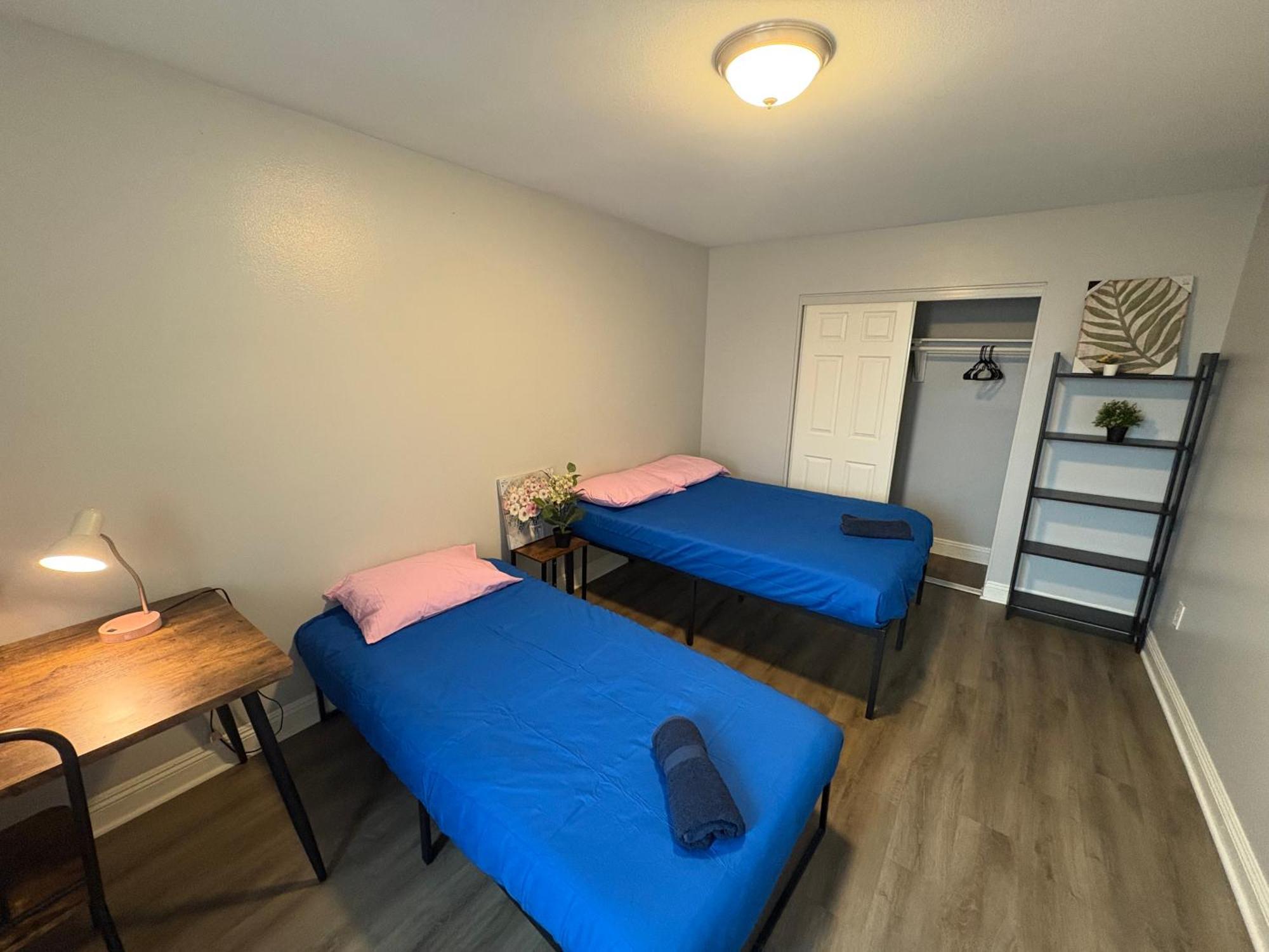 The Blue Near Usc, Dtla Hostel