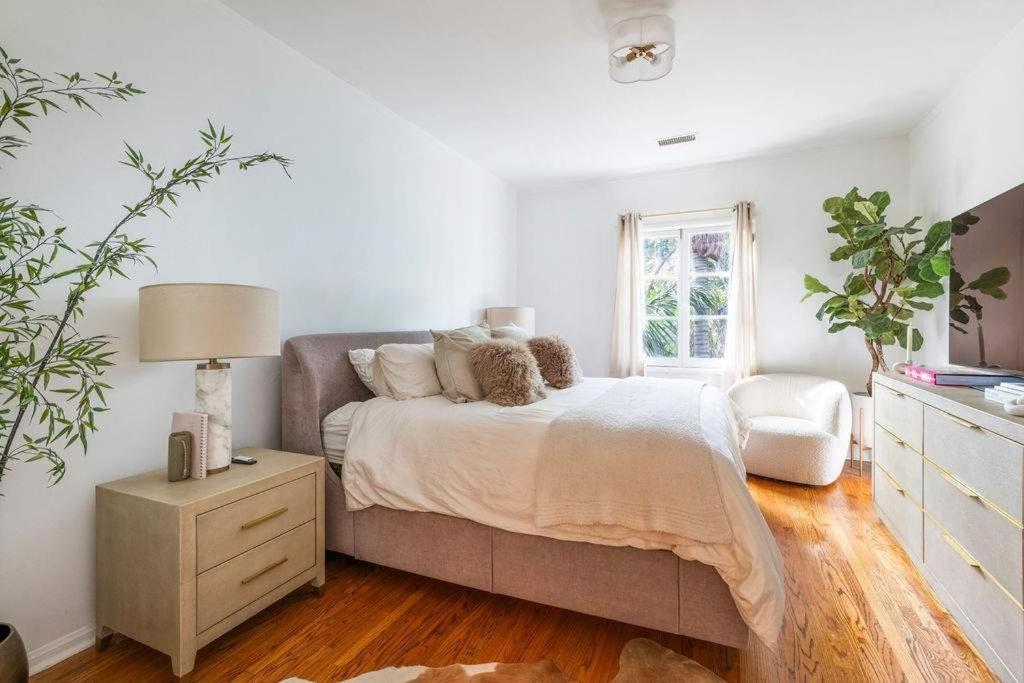 Apartment Luxurious Chic Chateau Iconic Sunset Strip Hideaway In Weho Los Angeles