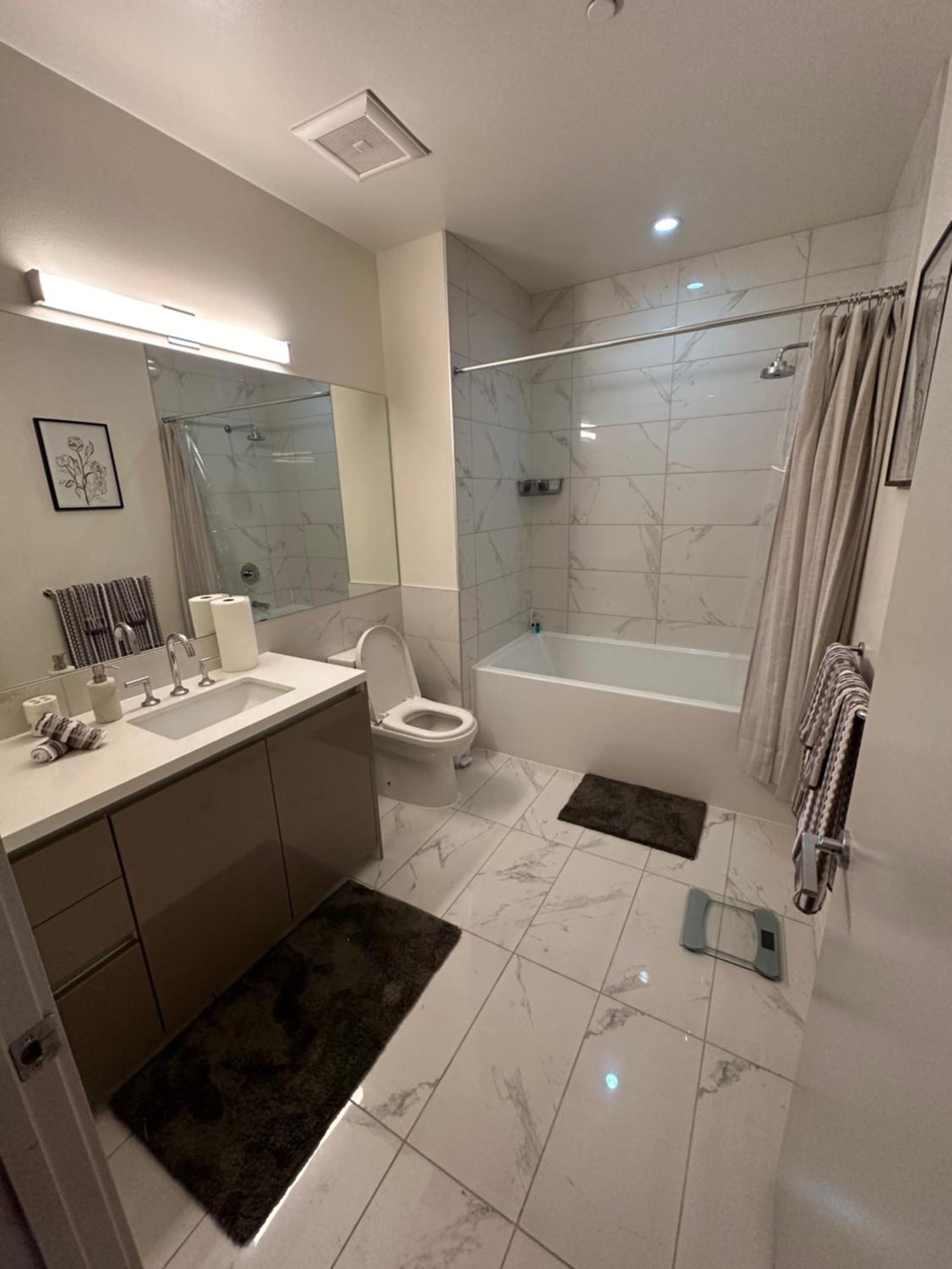 Apartment Luxury 2br W Balcony- Dtla *