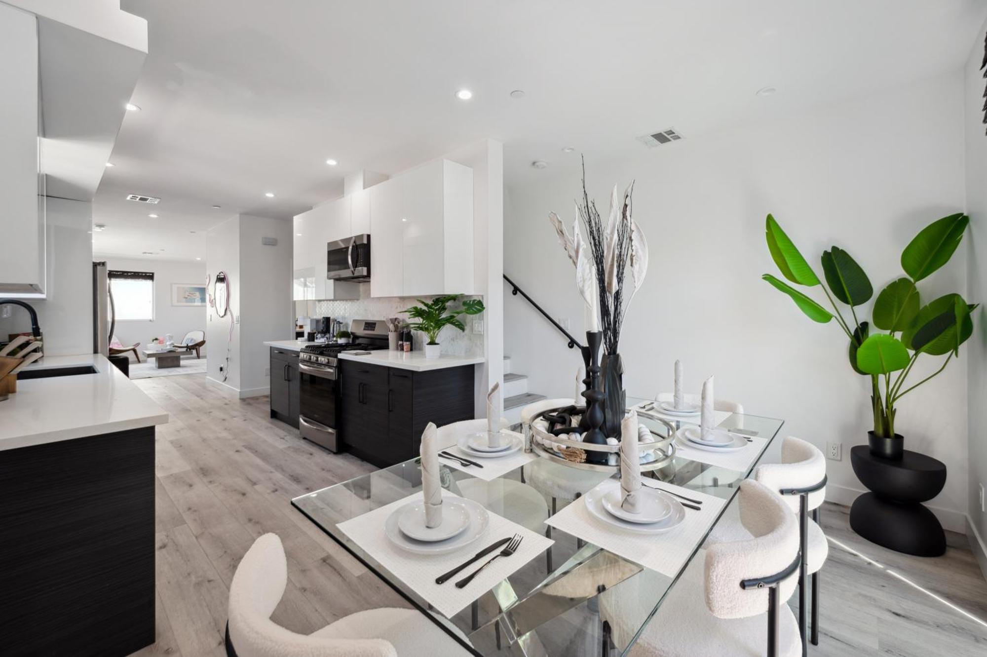Hollywood Sign View 3bdr Luxury Townhouse In Hollywood Area Holiday home Los Angeles