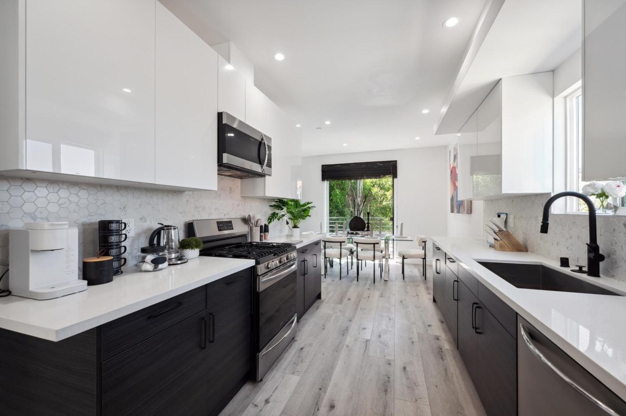 Hollywood Sign View 3bdr Luxury Townhouse In Hollywood Area Holiday home Los Angeles