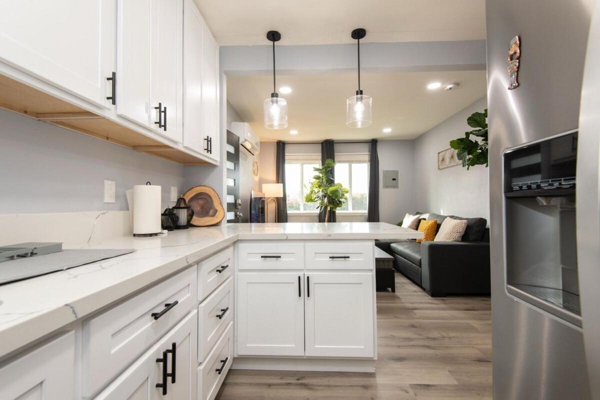 Charming 3br With Complimentary Parking Onsite Apartment