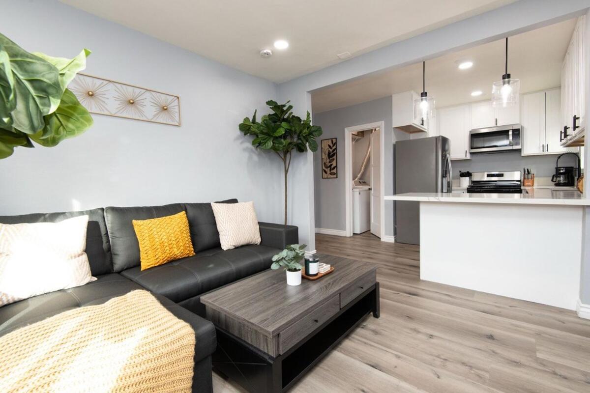 Charming 3br With Complimentary Parking Onsite *