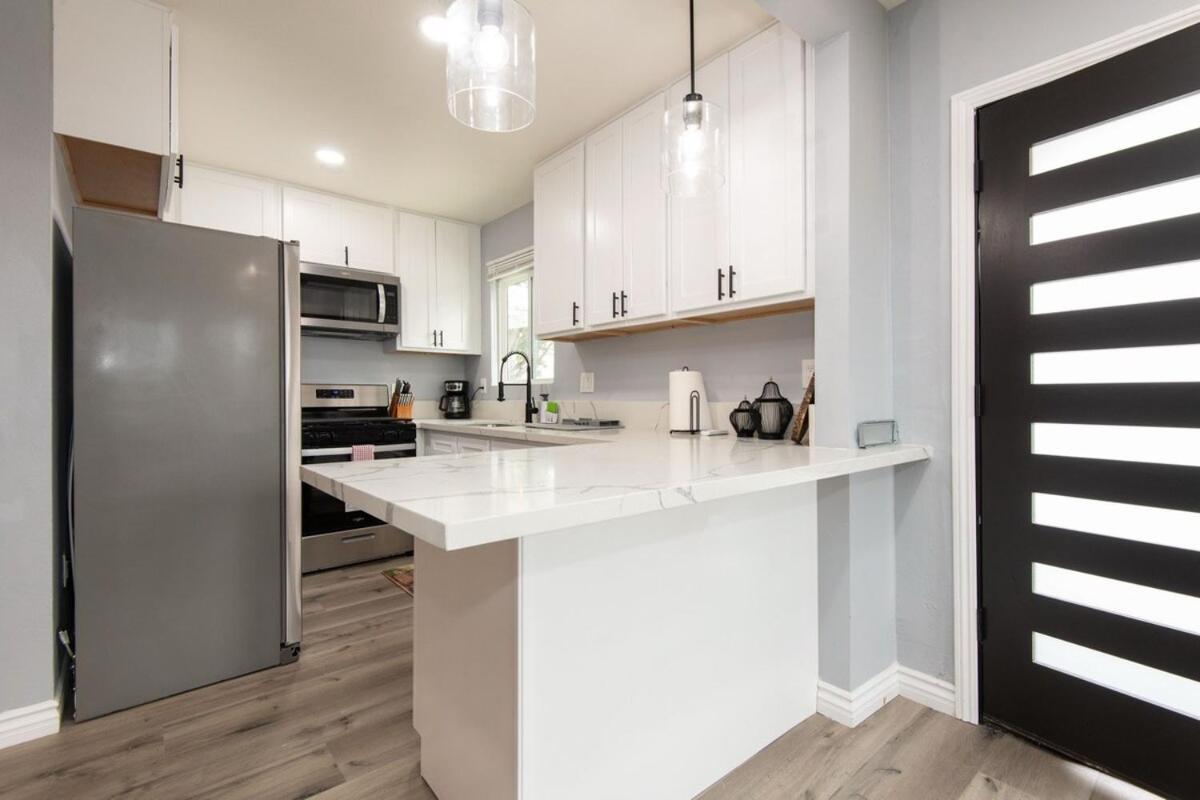 Charming 3br With Complimentary Parking Onsite Apartment