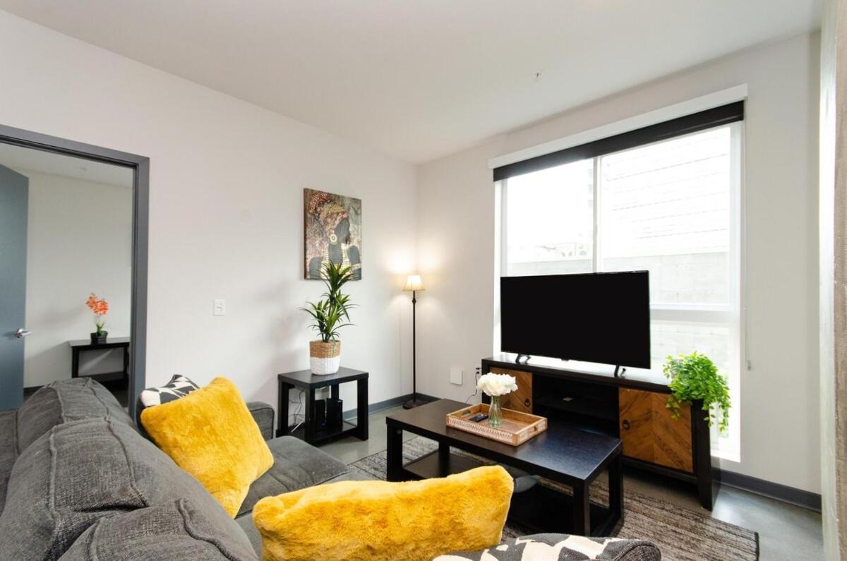 Lovely 3br With Balcony And Rooftop Pool Views *