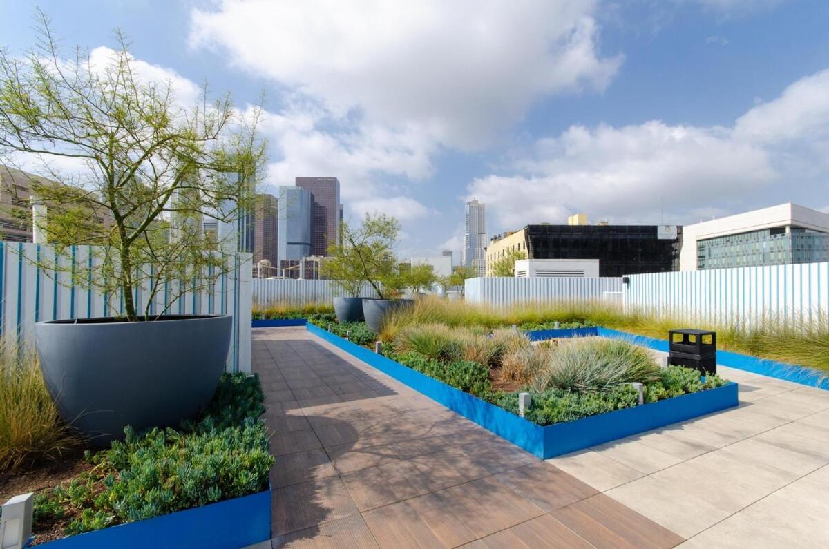 Lovely 3br With Balcony And Rooftop Pool Views * Los Angeles