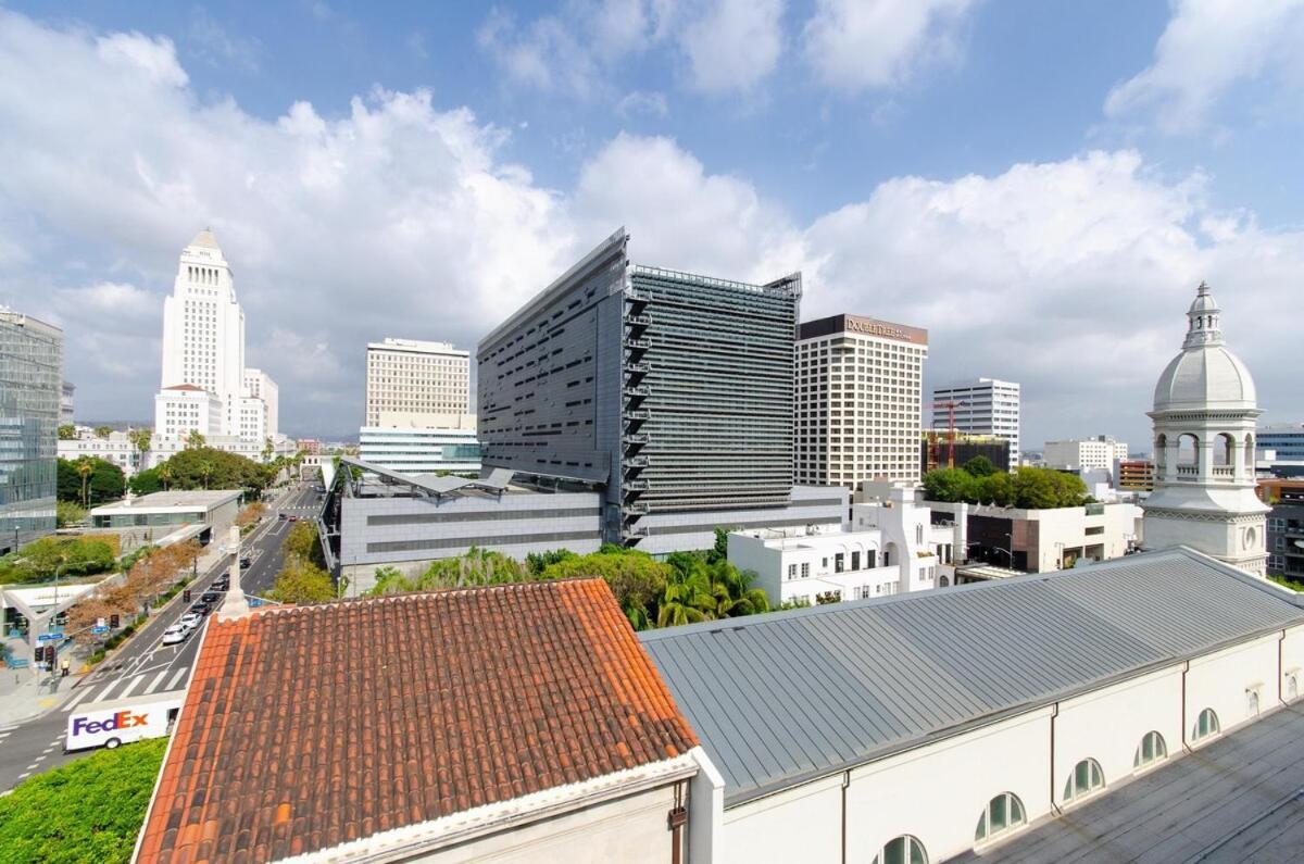 Lovely 3br With Balcony And Rooftop Pool Views Apartment