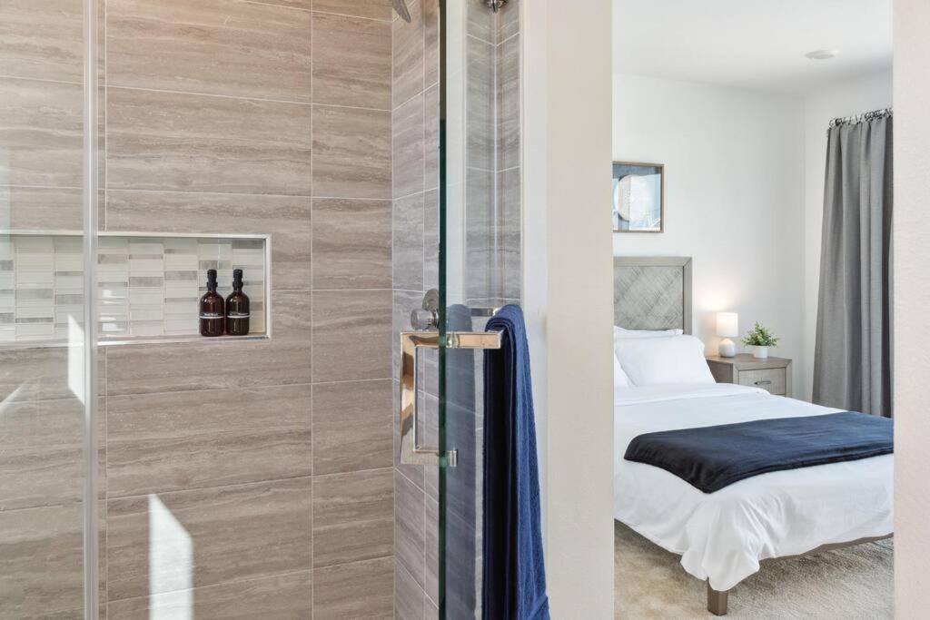 Pousada Bright, Modern, - Theater Room, Sleeps 9 Los Angeles
