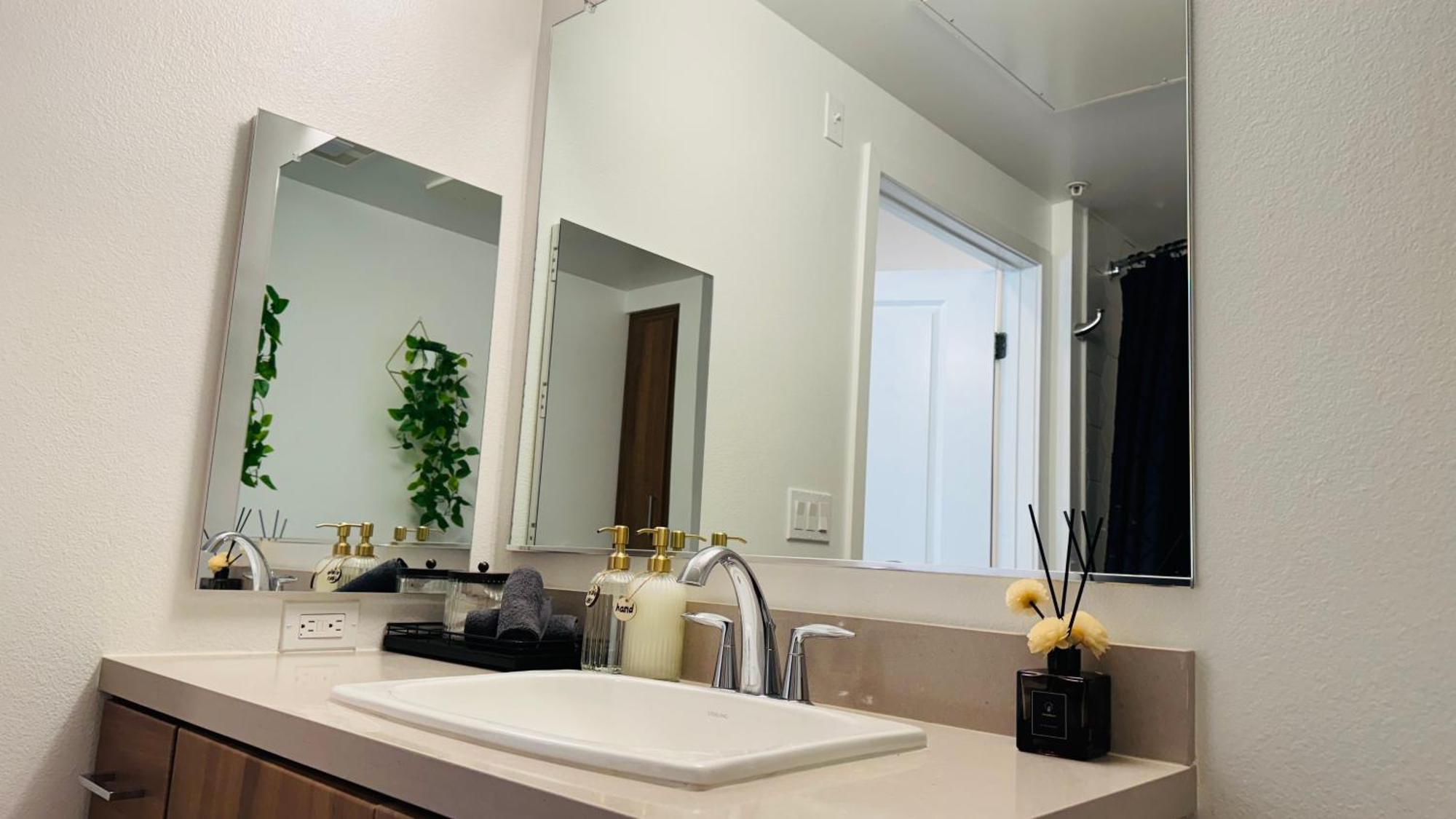 Hollywood Sunset Cozy Nest - Free Parking Apartment Los Angeles