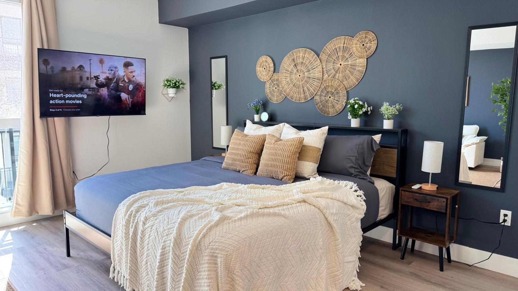 Hollywood Sunset Cozy Nest - Free Parking Apartment *