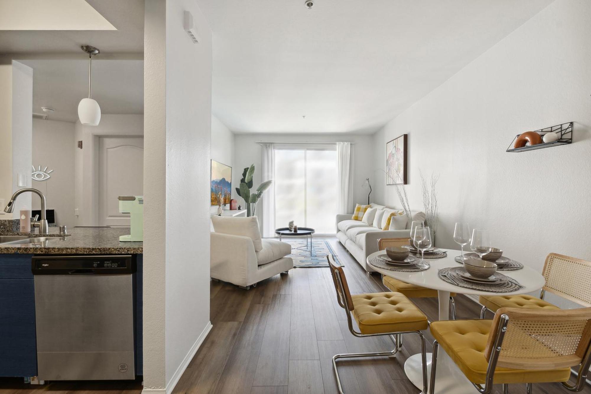 Apartment 2bdr Away From In Marina Del Rey *