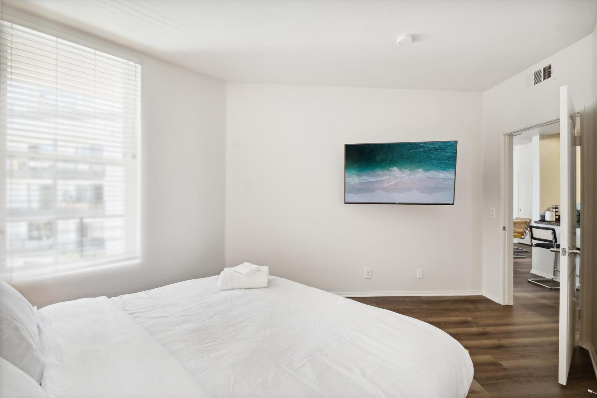 Apartment 2bdr Away From In Marina Del Rey *