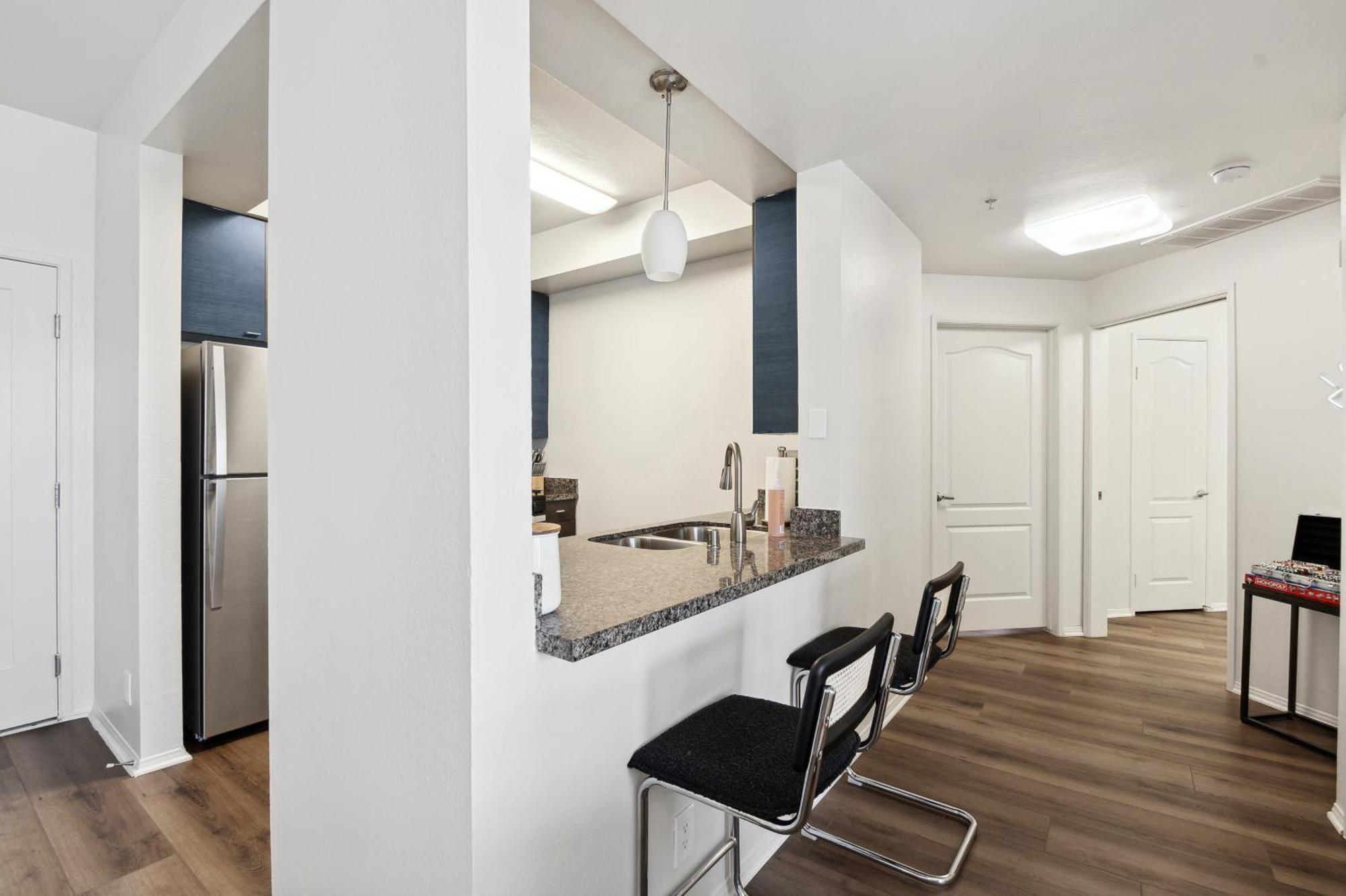2bdr Away From In Marina Del Rey Apartment