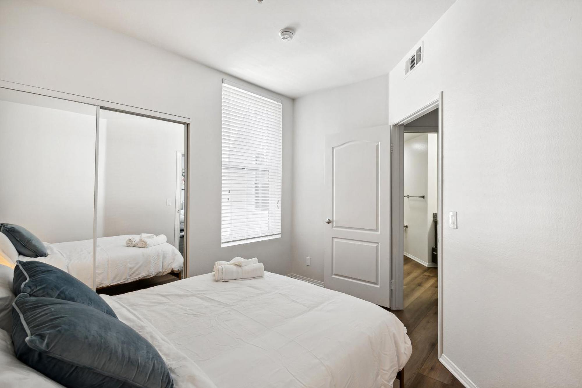 2bdr Away From In Marina Del Rey Apartment *
