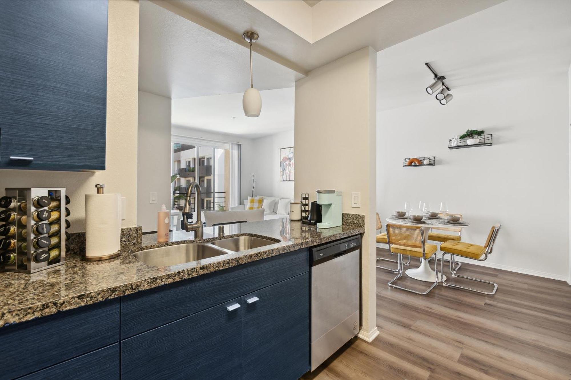 2bdr Away From In Marina Del Rey Apartment *