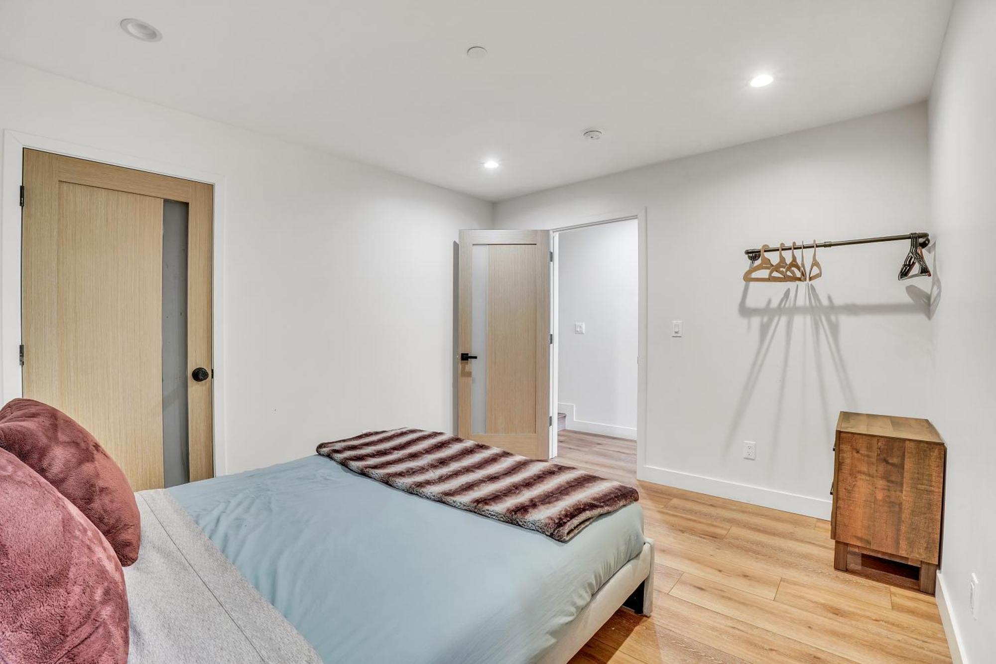 Casa de férias Luxurious Townhome W/3 Master Gated Parking *