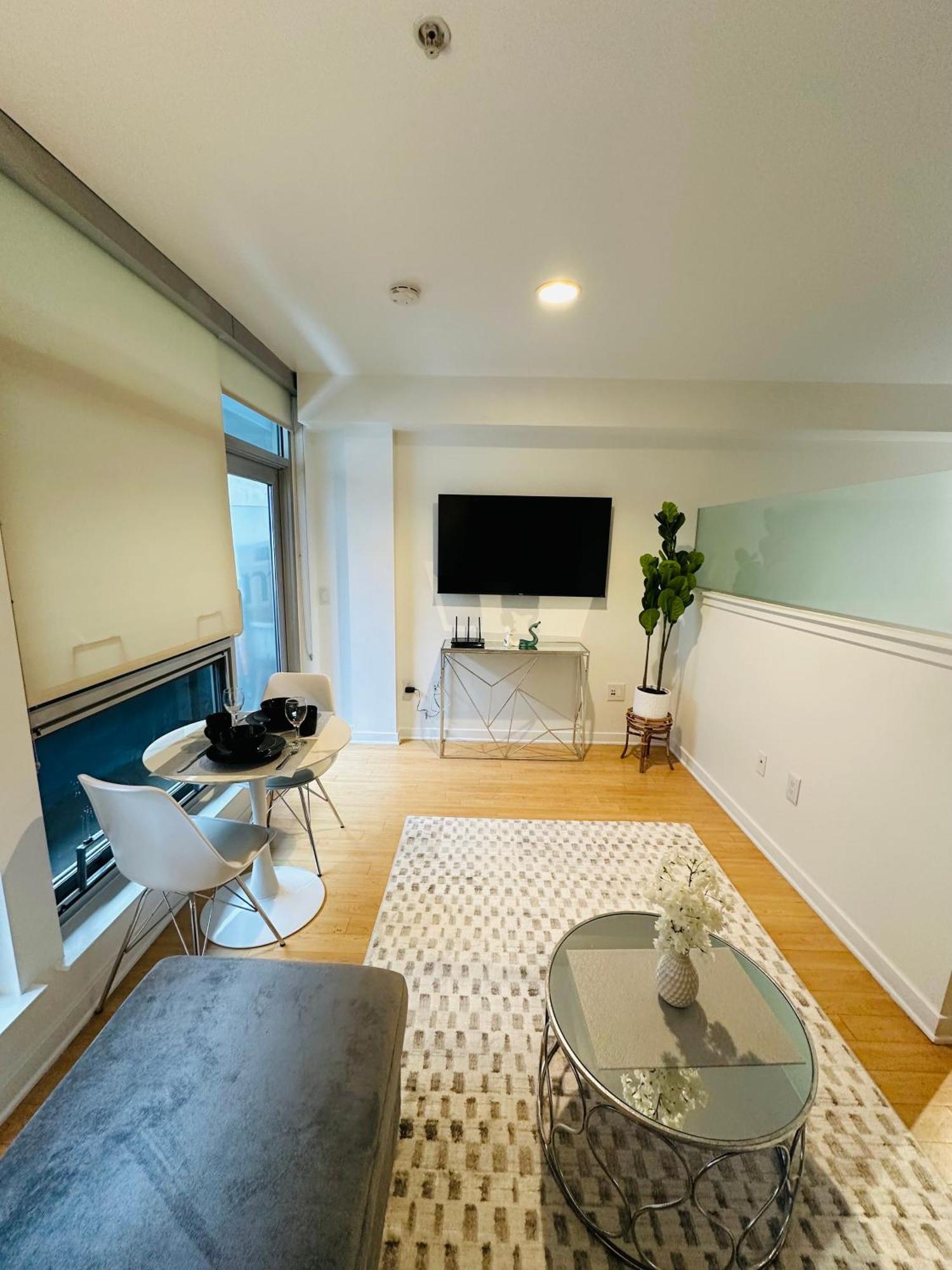 Apartment Beachside Studio, Walk To Santa Monica & Pier I Free Parking! *