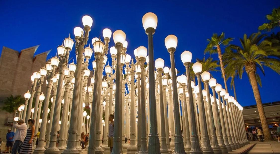 Luxury 3 Bed 3 Bath With View 5 Mins To Rodeo Drive Prime Location Wifi Parking Private Balcony *