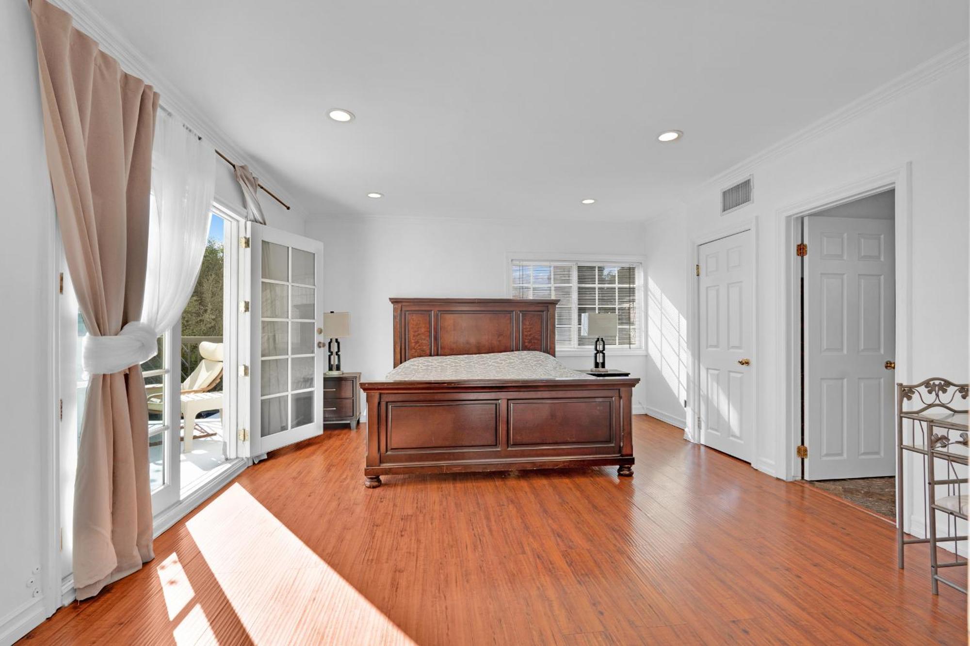 Luxury 3 Bed 3 Bath With View 5 Mins To Rodeo Drive Prime Location Wifi Parking Private Balcony Apartment