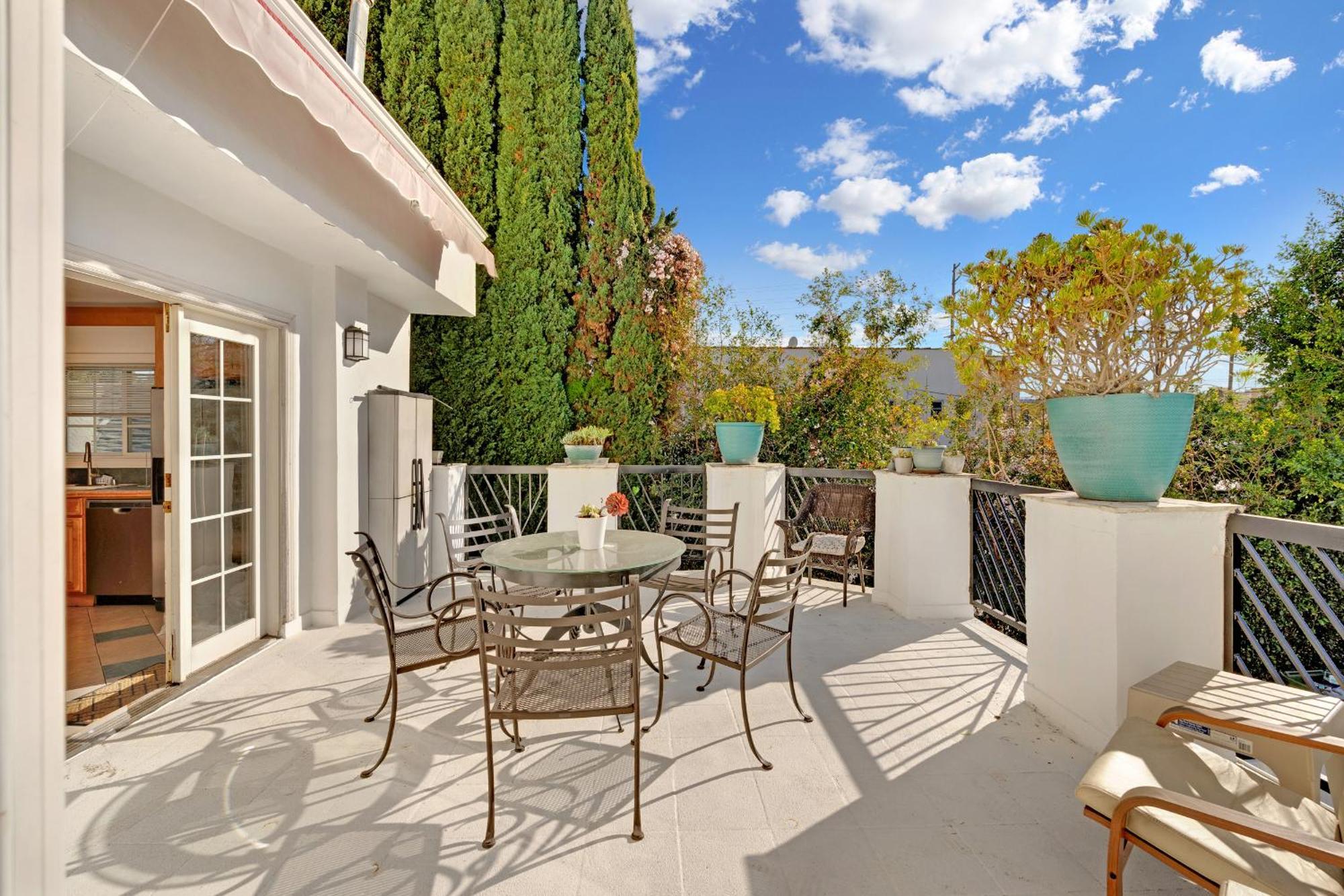 Luxury 3 Bed 3 Bath With View 5 Mins To Rodeo Drive Prime Location Wifi Parking Private Balcony Apartment *