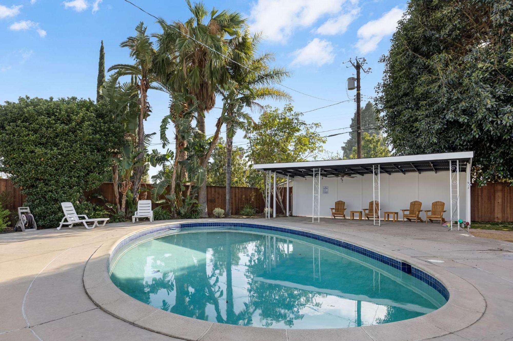 Ultimate Valley Lounge & Swim 2 Holiday home