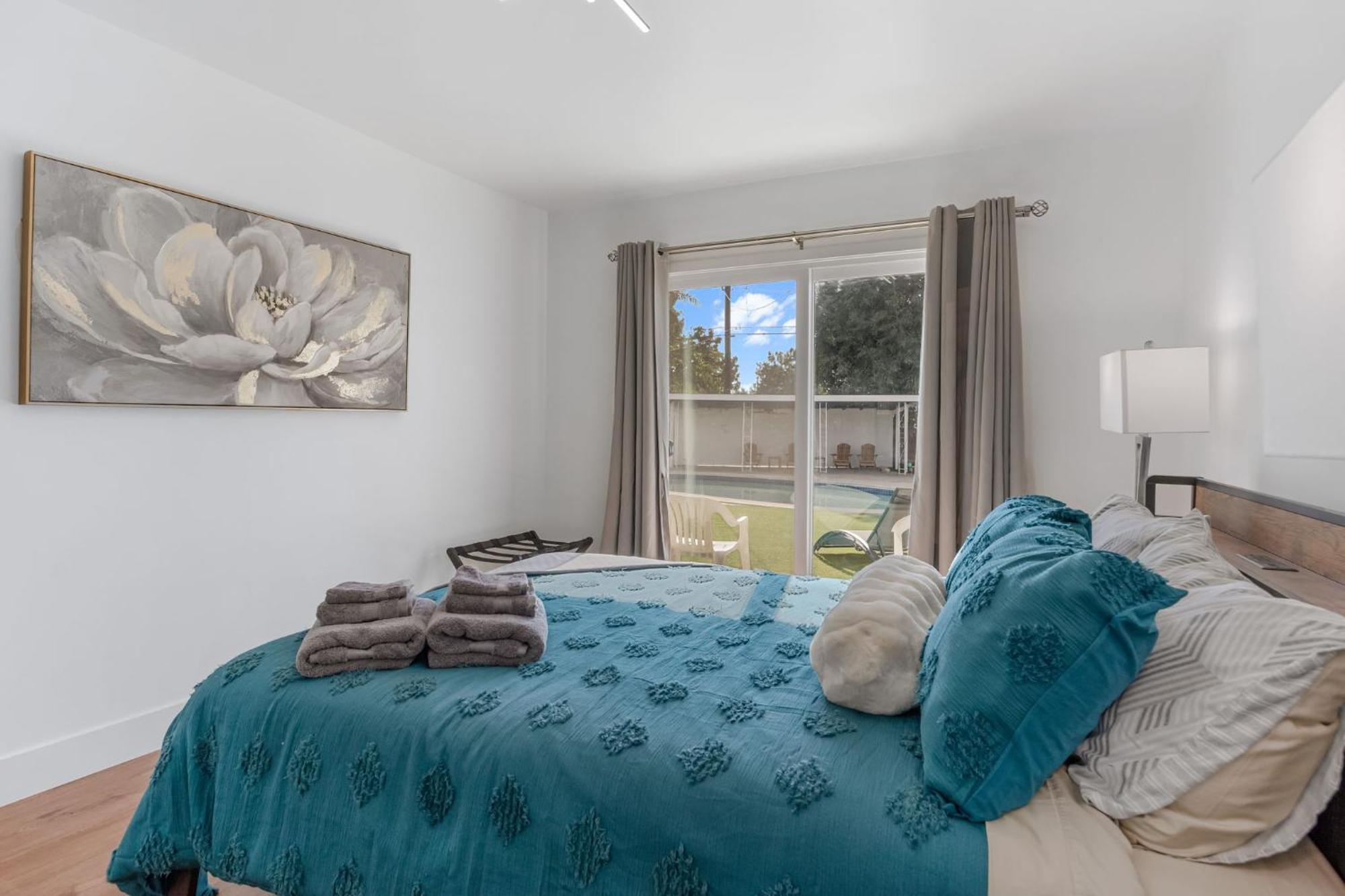 Ultimate Valley Lounge & Swim 2 Holiday home Los Angeles
