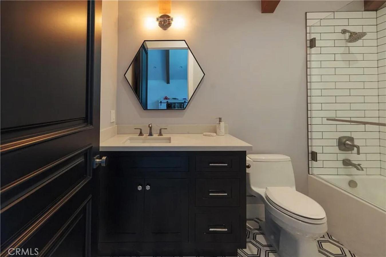 Holiday home Contemporary Elegance Sleeps 16 Pool Hot Tub *