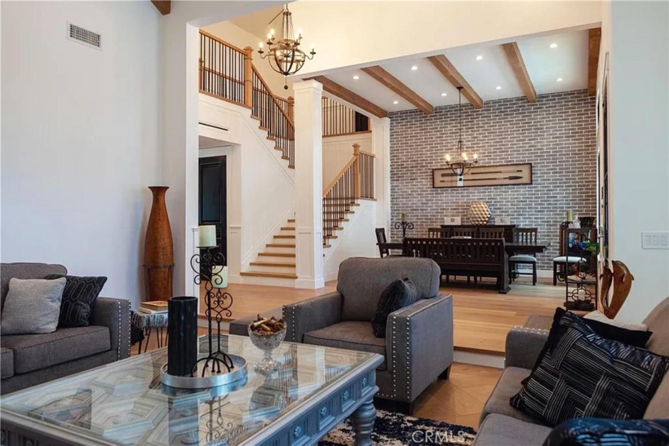Contemporary Elegance Sleeps 16 Pool Hot Tub Holiday home Los Angeles