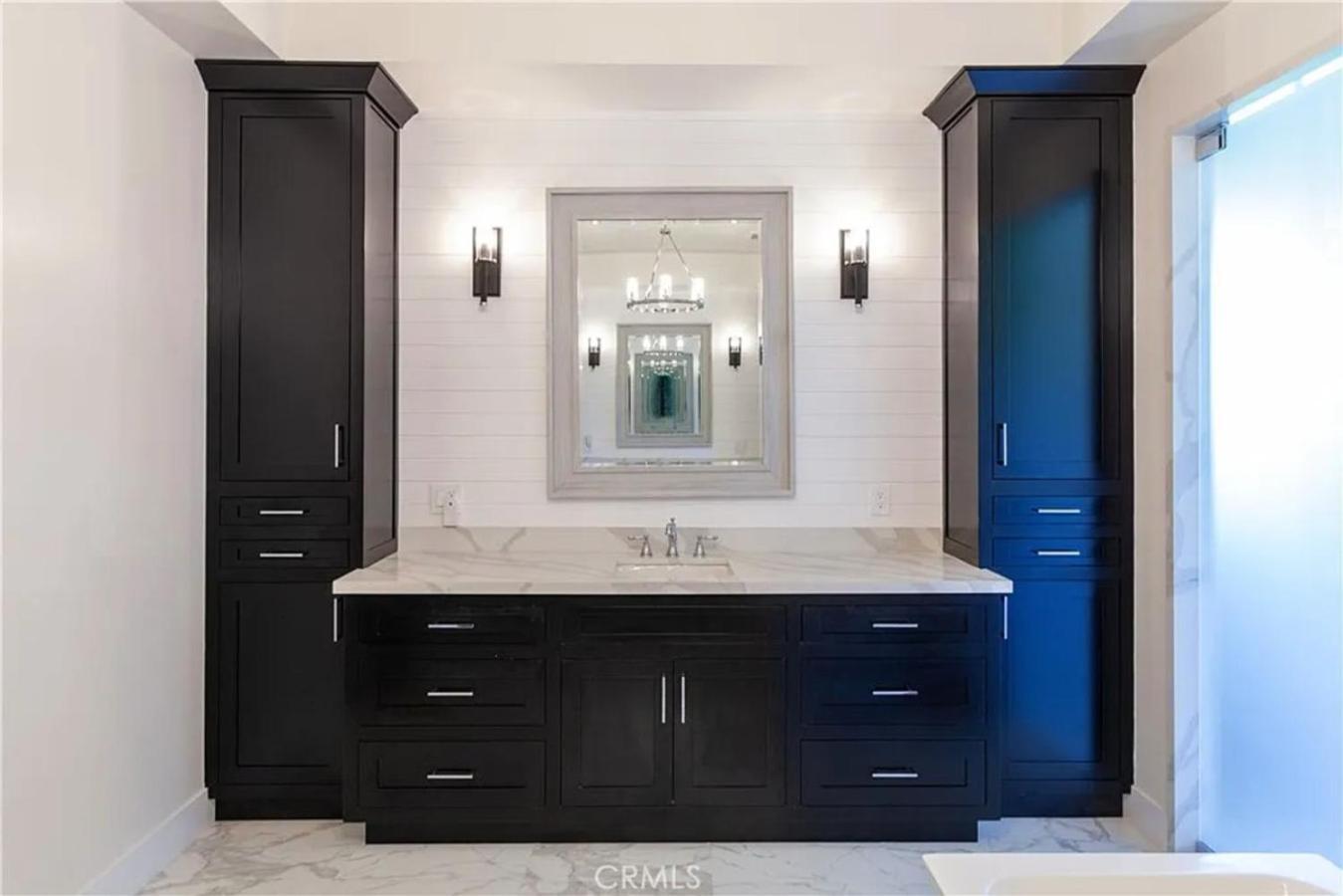 Contemporary Elegance Sleeps 16 Pool Hot Tub
