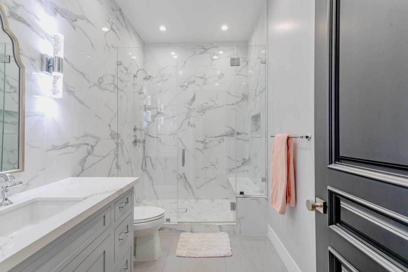 Holiday home Contemporary Elegance Sleeps 16 Pool Hot Tub