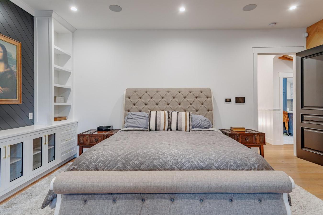 Holiday home Contemporary Elegance Sleeps 16 Pool Hot Tub Los Angeles
