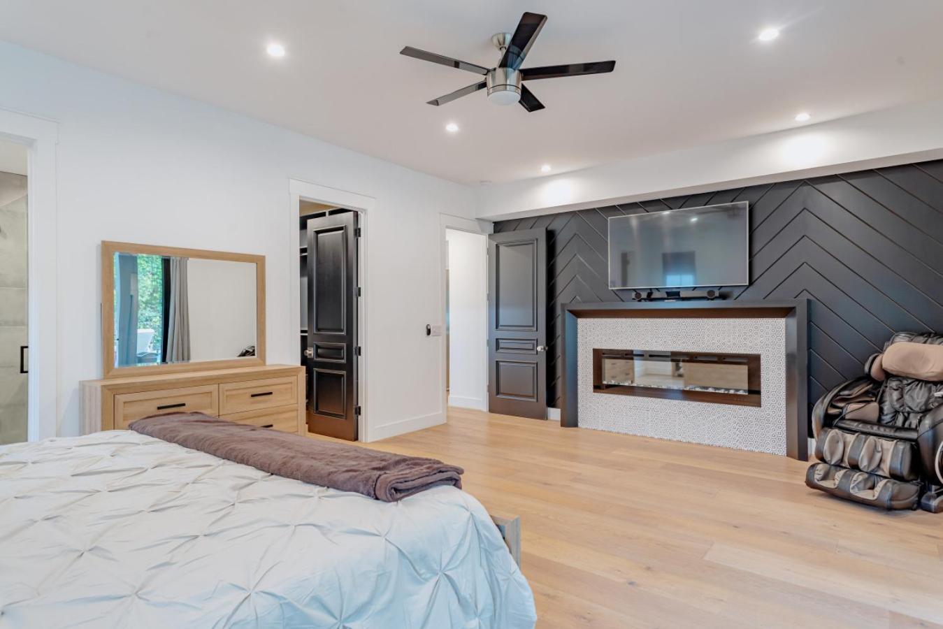 Contemporary Elegance Sleeps 16 Pool Hot Tub Los Angeles