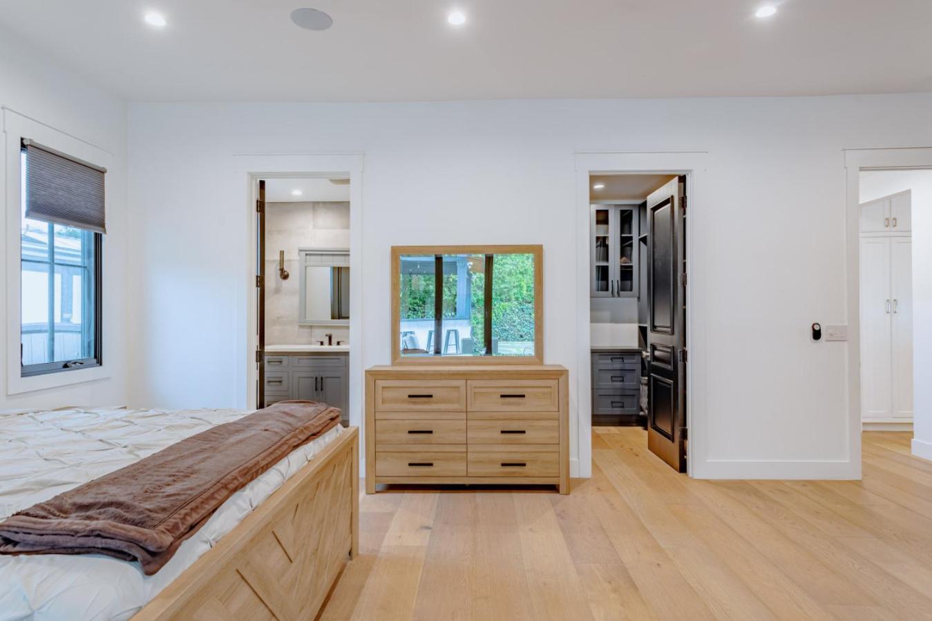Contemporary Elegance Sleeps 16 Pool Hot Tub * Los Angeles