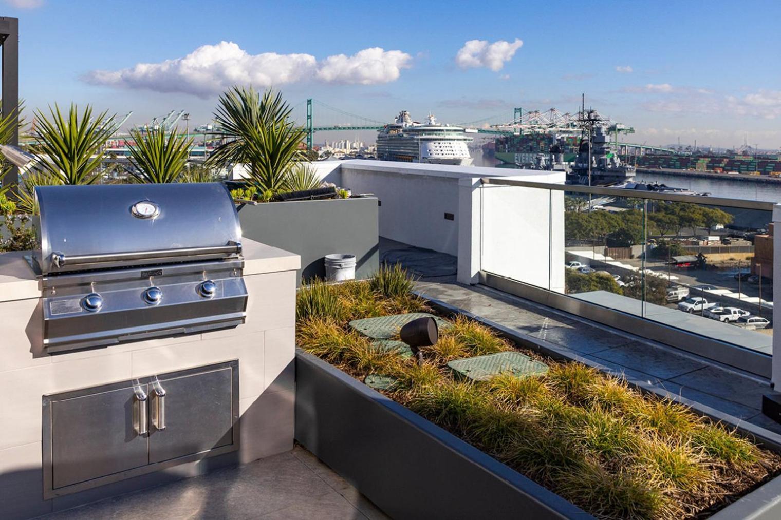 Blueground San Pedro Ac Balcony Nr Uss Iowa Lax-1301