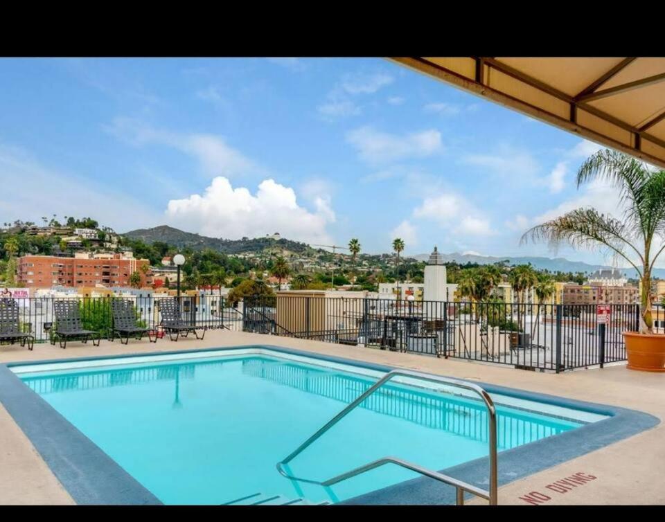 Cozy One Bedroom With Rooftop Pool And Hollywood Sign View * Los Angeles