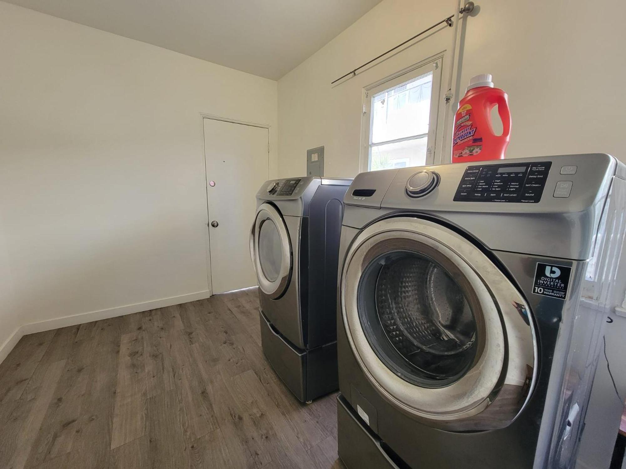 Apartment Perfectly Located Pico Robertson Ground Floor 3 Bedroom Walk To Restaurants Wifi Tv Game Console Parking 5 Minutes To Rodeo Drive *